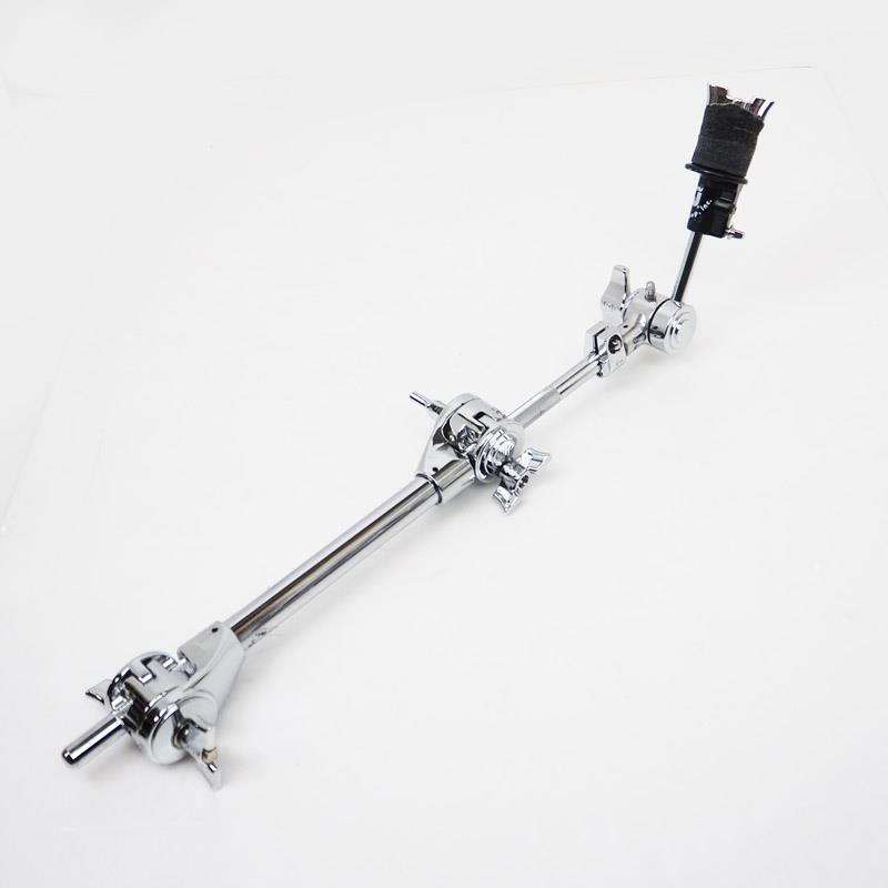 ■商品紹介【DWドッグボーンシンバルアームの中古品が入荷！】SM912シンバルアーム付きDogBone。1/2インチブームのLアームやタムアームにフィット。※こちらの商品は中古品のため、キズや汚れ等がございます。予めご了承くださいませ。※9、10枚目の画像はセッティングイメージです。タムスタンドやシンバル、タムは付属しません。検索キーワード：イケベカテゴリ_ドラム_アダプター・ホルダー_dw_ユーズド SW_dw_ユーズド JAN:2500190039517 登録日:2026/02/18 アダプター