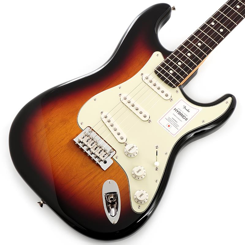 ■商品紹介Fender Made in Japan Hybrid II SeriesMade in Japan Hybrid IIは、ヴィンテージなルックスはそのままに、プレイヤーや音楽のジャンルを選ばないオールマイティーなモダンスペックを盛り込んだ、まさに「ハイブリッド」と呼ぶにふさわしいシリーズです。 リズム/リード問わず、どのギタリストやベーシストにもフィットする演奏性と楽器のトーンを兼ね備えた製品を、世界的にファンの多いMade in Japanで実現しました。Hybrid II Stratocasterは、定評あるアルダーボディに新設計のHybrid II Custom Voiced Single Coilピックアップを装備し、ヴィンテージスタイルサドル付きの2点支持トレモロシステムを搭載。ヴィンテージロッキングチューナー、Modern Cシェイプにサテンフィニッシュのネック、9.5インチラジアスの指板とナロートールフレットがスムーズなプレイヤビリティを提供します。※画像はサンプルです。製品の特性上、杢目、色合は個体ごとに異なります。■仕様詳細Series: Made in Japan Hybrid IIBody Material: AlderBody Finish: Gloss PolyurethaneNeck: Maple， Modern CNeck Finish: Satin Urethane Finish on Back， Gloss Urethane Finish on FrontFingerboard: Maple or Rosewood， 9.5 (241 mm)Frets: 22， Narrow TallPosition Inlays: Black Dot (Maple)， White Dot (Rosewood)Nut (Material/Width): Bone， 1.650 (42 mm)Tuning Machines: Vintage-Style LockingScale Length: 25.5 (648 mm)Bridge: 2-Point Synchronized Tremolo with Vintage-Style Stamped Steel SaddlesPickguard: 3-Ply Black or 3-Ply Eggshell or 3-Ply Mint Green or 4-Ply TortoiseshellPickups:Hybrid II Custom Voiced Single Coil Stratocaster (Bridge)Hybrid II Custom Voiced Single Coil Stratocaster (Middle)Hybrid II Custom Voiced Single Coil Stratocaster (Neck)Pickup Switching: 5-Position BladePosition 1. Bridge PickupPosition 2. Bridge and Middle PickupPosition 3. Middle PickupPosition 4. Middle and Neck PickupPosition 5. Neck PickupControls: Master Volume， Tone 1. (Neck Pickup)， Tone 2. (Bridge/Middle Pickup)Control Knobs: EggshellHardware Finish: Nickel/ChromeStrings: Nickel Plated Steel (.009-.042 Gauges)ギグケース付属検索キーワード：イケベカテゴリ_エレキギター_STタイプ_Fender Made in Japan_Hybrid II Stratocaster_新品 SW_Fender Made in Japan_新品 JAN:0885978544783 登録日:2026/02/06 エレキギター フェンダー ふぇんだー フェンダージャパン フェンジャパ フェンダーJ ストラト ストラトキャスター