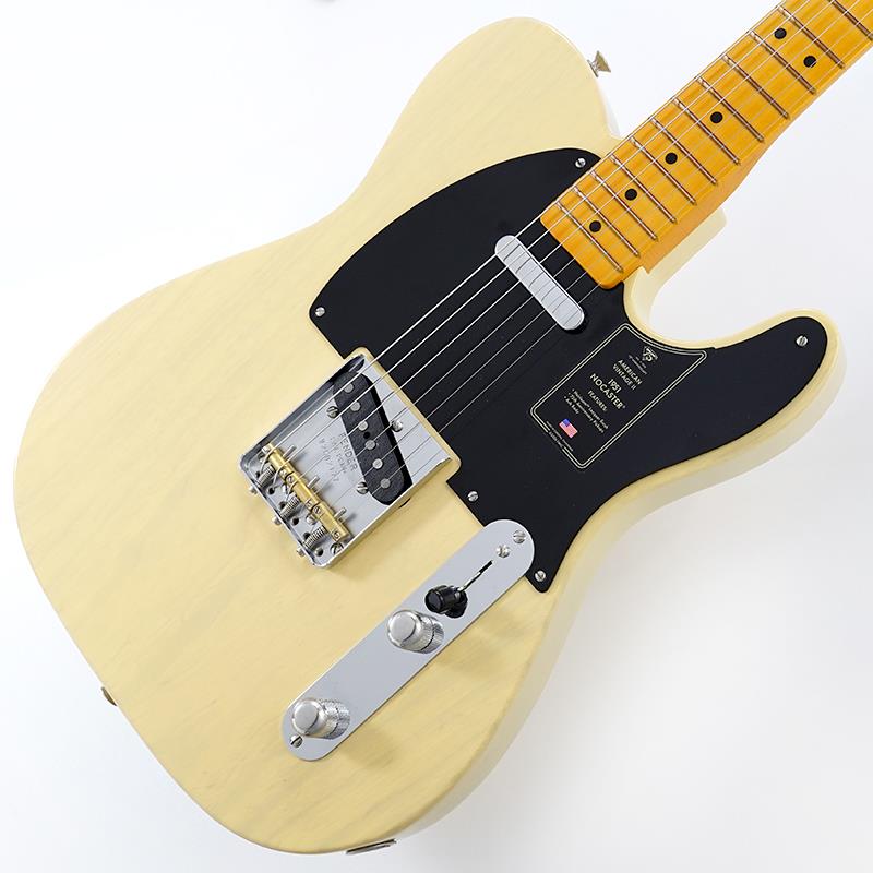 ■商品紹介Limited Edition 75th Anniversary Telecaster Collection革新的なデザインと音楽の歴史を形作ったサウンドの誕生から75周年を記念する75th Anniversary Telecaster Collection。各75th Anniversary Telecasterモデルは、Telecasterを比類なきアイコンへと押し上げた豊かな伝統と伝説的なトーンを体現しています。ヴィンテージスタイルを愛するプレイヤーから、最新機能を求めるモダンプレイヤーまで、それぞれに最適なモデルをラインナップしています。Fender American Vintage IIシリーズは、音楽の歴史を変えた革新的なデザインを極めて忠実に再現したシリーズです。当時の仕様に基づくボディ、ネック、ハードウェア、プレミアムフィニッシュ、そして年代ごとに綿密なチューニングが施されたピックアップを採用し、それぞれのモデルが本物のFenderクラフトマンシップとトーンの本質を体現しています。1951年、商標上の理由からFenderは「Broadcaster」の名称を使用できなくなった時期から「Telecaster」が誕生するまでのわずかな期間、ヘッドストックにモデル名を記載しないままギターを出荷しました。そして、この偶然とも言える出来事から伝説が生まれます。Nocasterはエレクトリックギター史において唯一無二の存在であり、法的な制約に屈することなく革新を続けた象徴的なモデルです。その精神は75年の時を経た現在も、75th Anniversary American Vintage II 1951 Nocasterに受け継がれています。本モデルは、史上最も伝説的なギターのひとつに対する、徹底的なこだわりによるオマージュです。75th Anniversary American Vintage II 1951 Nocasterは、Nocaster Blondeカラーで仕上げたアッシュボディを採用し、さらに特別なHeirloom（ヘアルーム）ラッカー加工が施されています。このエイジドニトロセルロースラッカーフィニッシュは、長年演奏されてきたヴィンテージギター特有の自然な摩耗や風合いを忠実に再現するために開発されました。その結果、ケースから取り出した瞬間から、見た目だけでなく手触りや雰囲気までもヴィンテージそのものと感じられる仕上がりとなっています。厚みのある'51 Uシェイプのハードロックメイプルネックは、7.25インチラジアス指板とヴィンテージトールフレットを組み合わせることで、優れた演奏性を実現します。また、オリジナルNocasterギターの仕様に忠実に、12フレットのポジションマーク間隔は狭く設計されており、ギター全体で唯一のプラスネジはトラスロッドナット部分にのみ使用されています。3基のブラスサドルを備えたブリッジと、シングルライン仕様のFender Deluxeチューナーは、本格的なヴィンテージFenderスタイルを再現します。さらに、75th Anniversary Blackguard Telecasterピックアップはオリジナルモデルの系譜を忠実に受け継ぎ、すべての始まりとなった、荒々しくも煌めきに溢れたベルのように響く独特のBlackguard Telecasterトーンを生み出します。American Vintage IIシリーズのモデルは、オリジナルFenderの直系とも言える存在です。ヴィンテージFenderならではのサウンドと演奏感を深く理解するプレイヤーのために設計され、ネジ一本に至るまで妥協のない品質で製作されています。これこそが最も純粋なFenderエレクトリックギターであり、その中でも本モデルは特に歴史的価値の高い1本です。※画像はサンプルです。製品の特性上、杢目、色合いは個体ごとに異なります。■仕様詳細Body Material: AshBody Finish: Heirloom Nitrocellulose LacquerNeck: 1-Piece Maple， 1951 UNeck Finish: Heirloom Nitrocellulose LacquerFingerboard: Maple， 7.25 (184.1 mm)Frets: 21， Vintage TallPosition Inlays: Black Dot (Maple)Nut (Material/Width): Bone， 1.650 (42 mm)Tuning Machines: Pure Vintage Single Line Fender DeluxeScale Length: 25.5 (648 mm)Bridge: Pure Vintage 3-Saddle Tele with Brass Barrel Saddles， SerializedPickguard: 1-Ply Black PhenolicPickups:75th Anniversary Blackguard Single-Coil Tele (Bridge)75th Anniversary Blackguard Single-Coil Tele (Neck)Pickup Switching: 3-Position Blade:Position 1. Bridge PickupPosition 2. Bridge and Neck PickupsPosition 3. Neck PickupControls: Master Volume， Master ToneControl Knobs: Knurled DomeHardware Finish: Nickel/ChromeStrings: Fender USA 250R Nickel Plated Steel (.010-.046 Gauges)， PN 0730250406Case/Gig Bag: Included: Vintage-Style Tweed (Crushed Red Interior)検索キーワード：イケベカテゴリ_エレキギター_TLタイプ_Fender USA_American Vintage II_新品 SW_Fender USA_新品 JAN:0197955197180 登録日:2026/07/27 フェンダー アメリカンヴィンテージ