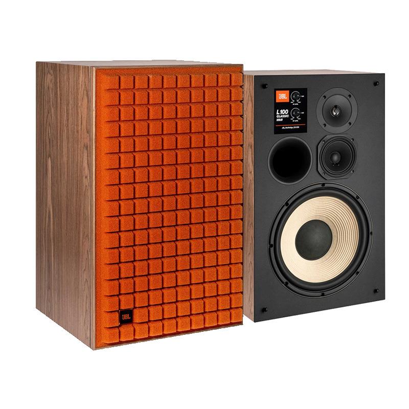 ■商品紹介【製品の特長】JBL L-Classic MkIIは、 世界的なヒットモデルとなっている L-Classicシリーズ に、後続の特別仕様モデル 『 L100 Classic-75』 や 『 L Classic BG』 モデル に搭載されたプレミアムな装備を施した、 アップグレードモデルです。 伝統のウォールナット天然木仕上げや、 3色のQuadrexフォームのグリルはそのままに、搭載されるすべてのユニットとネットワークを一新。 バイワイヤリング対応端子を装着した、ハイグレードな仕様となっています。●好評のL-Classicシリーズ 共通のウォールナット天然木突板仕上げと、3色のQuadrexフォームグリル●デュアルダンパー設計を採り入れ歪みの低減を果たした改良型の300mm径ピュアパルプ・ホワイトコーンウーファー●基板と素子をアップグレード。 LF/HFのグランド 回路を分離することで バイワイヤリング接続 /パッシブバイアンプ駆動に対応した新設計ネットワークと金メッキ・デュアルターミナルを装備●125 mm 径ポリマーコーティングピュアパルプコーン・ミッドレンジ (JM125PC-8)●MFおよびHFドライバー用アッテネーター●25 mm 径ピュアチタンドームツイーター (JT025Ti2-4)●サテンウォールナットの天然木突板仕上げを施したキャビネット【製品の仕様】スピーカータイプ300mm径 3ウェイ・ブックシェルフ型スピーカー低域用スピーカーデュアルダンパー構造を採用した 300mm径ピュアパルプ・ホワイトコーン・アルミダイキャストフレームウーファー (JW300SW-8)中域用スピーカー125 mm径ポリマーコーティング・ピュアパルプコーン・ミッドレンジドライバー (JM125PC-8)高域用スピーカー専用設計の音響レンズとウェーブガイドを搭載した25 mm径ピュアチタンドームツイーター (JT025Ti2-4)推奨アンプ出力25 - 200 W RMSインピーダンス4Ω出力音圧レベル(2.83V/1m)90dB周波数特性40Hz-40kHz (-6dB)クロスオーバー周波数450Hz、3.5kHz仕上げブラック、オレンジ、またはブルーから選択できる Quadrex発泡グリル付き、純正ウォールナット化粧板のエンクロージャー外形寸法（高さx幅x奥行）643mm x 390mm x 365mmコントロールMFおよびHFドライバー用アッテネーターコネクタタイプバイワイヤー接続/パッシブバイアンプ駆動に対応する金メッキ・バインディングポスト型デュアルターミナル本体重量28.6kg (グリル装着時)梱包重量33.1kg梱包スピーカー数1本専用スピーカースタンド高さ180mm■同梱物L100 Classic MkII エディション・ラウドスピーカー x2Quadrex フォームグリル x2クイックスタートガイド x2※ご購入いただいた製品を長く安心してご利用いただくため、 JBL国内サイトでの製品登録（無料）をおすすめしています。※詳細な製品仕様はメーカーサイトをご確認お願い致します。※ご使用前にご利用環境や動作状況などを予めご確認の上、ご購入をお願い致します。※商品の仕様、価格並びに付属品などは予告なく変更することがあります。#ジェービーエル#ジェイビーエル検索キーワード：イケベカテゴリ_レコーディング_モニタースピーカー_モニタースピーカー_JBL_新品 SW_JBL_新品 JAN:4968929217793 登録日:2026/07/14 モニタースピーカー スタジオモニター