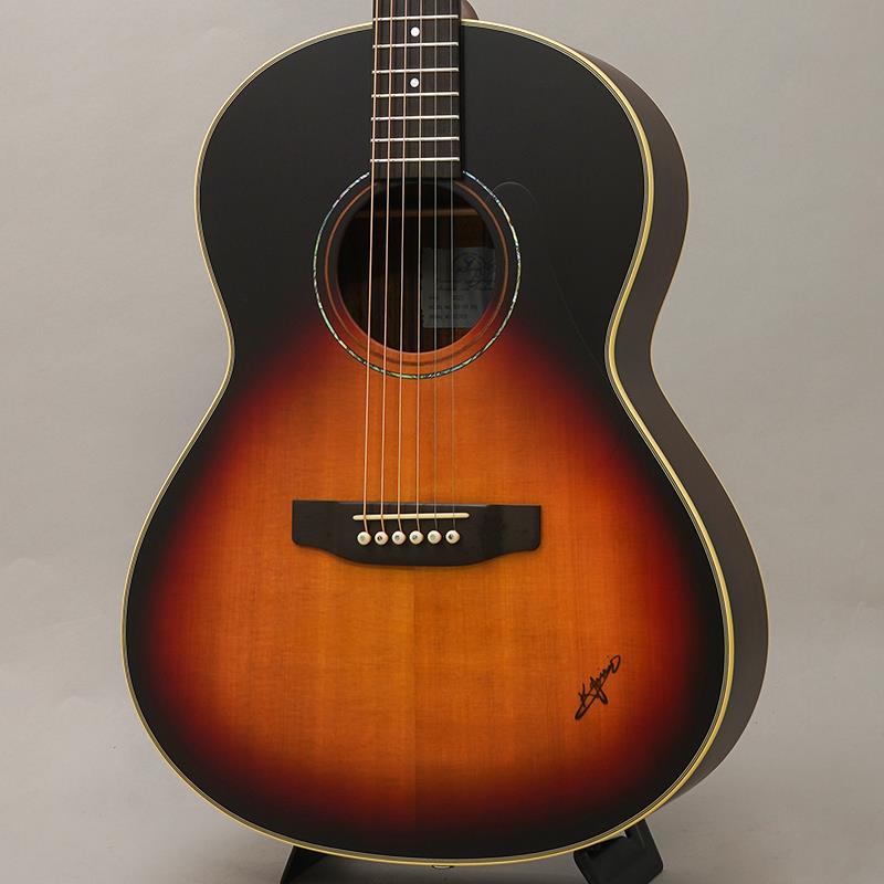 ■商品紹介定番かつ人気のエンジェルシリーズモデル！日本が世界に誇る、国産アコースティックの老舗「K.ヤイリ」。国産手工生産に拘りを持ち、そのクオリティの高さは国内外で高い評価を得ています。こちらはエンジェルシリーズの 「RF-95」。トップにスプルース単板、サイド&バックにローズウッド合板、マホガニーネック、エボニー指板という王道スペックとなっています。RFサイズは小振りで抱えやすく、体の小さな方や女性にオススメのボディシェイプです。Kヤイリらしい繊細かつダイナミックな鳴りが魅力的です！■仕様詳細TOP: Solid SpruceBACK&SIDE: Rosewood LaminateNECK: MahoganyFINGER BOARD: EbonyBRIDGE: Ebonyスケール(弦長): 64.5cm全長: 100cmボディ巾: 37.5cmギグケース付属検索キーワード：イケベカテゴリ_アコースティック・エレアコギター_アコースティックギター_K.Yairi_新品 SW_K.Yairi_新品 JAN:4580393206747 登録日:2025/07/19 アコースティックギター アコギ ヤイリ Kヤイリ ヤイリギター