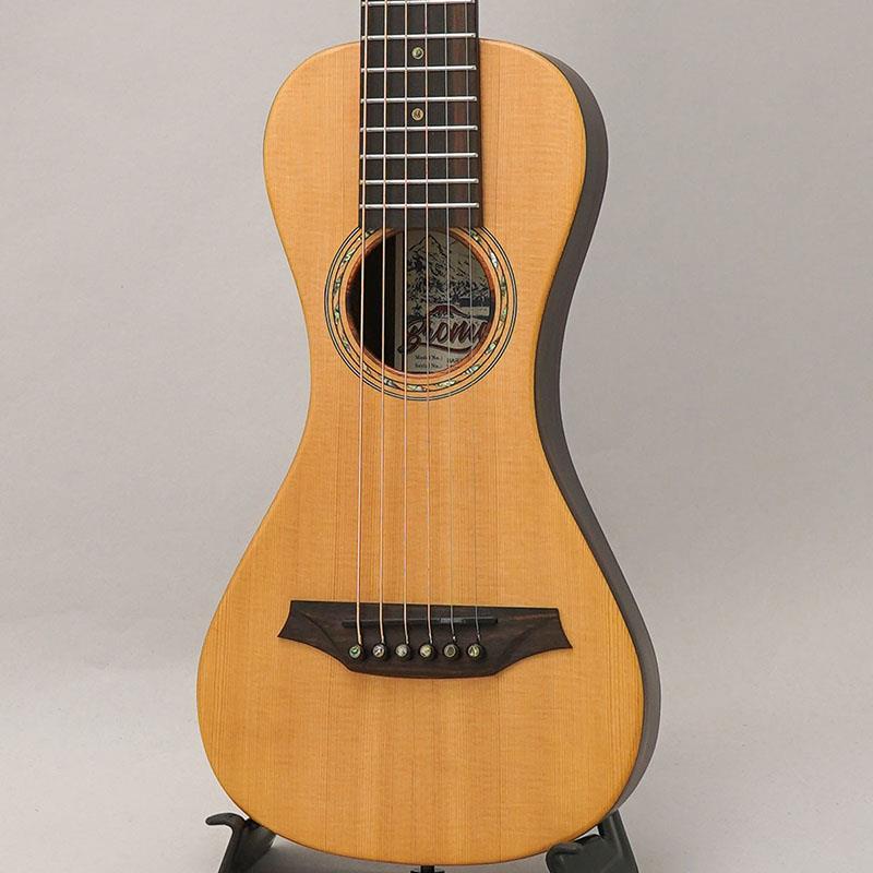 ■商品紹介低価格ながら優れたスペックにて作り上げる新進気鋭ブランド Bromo Guitarの中古品が入荷いたしました。本器の状態といたしまして、バック面を中心にスレ傷が数か所見受けられますが、打痕は見受けられません。フレット・ナット残も余裕があり、演奏上支障となるビビりや音詰まりはございません。入荷時にサドル切削による弦高調整を実施しており、12F弦高にて6弦下2.5mm，1弦下2.0mm程度となっております。旅行やキャンプに気軽に持っていきたいギターをお探しの方に、価格・音質等含めお勧めの一本です。--------------------------------------------------------ROCKY SERIES トラベルギターソリッドシトカスプルーストップ、ソリッドアマラエボニーバック＆サイドのオールソリッドボディを採用し、繊細でバランスの良いウッディーなまさに伝統的なアコースティックギターのサウンドを奏でます。持ち運びに便利で、サッと取り出しやすい細身なトラベルギターシェイプながらも、革新的なToneFlowブレーシングシステムにより、ボディ全体の鳴りをさらに高め、幅広いレンジでの鳴りと豊かな広がりのあるサウンドを奏でます。ネックにはマホガニー、フィンガーボードにはアマラエボニーを採用し、なめらかなフィンガリングフィールを実現しました。オリジナルデザインのイーグルウイングブリッジ、アバロンを使用したイーグルアイポジションインレイ、アバロンを丁寧に組み合わせて制作された、ロープデザインのロゼッタが力強く上品な見た目を演出しています。また立奏時のバランスを考慮しストラップピンはボディエンドのみに装備。ボディエンドストラップピンのみでも装着可能なオリジナルの紐付きストラップが付属しております。■ 繊細でバランスの良いウッディーなサウンドソリッドシトカスプルーストップ、ソリッドアマラエボニーバック＆サイドのオールソリッドボディを採用し、繊細でバランスの良いウッディーなまさに伝統的なアコースティックギターのサウンドを奏でます。また、単板ボディならではの時間とともに育てる楽しみも味わえるモデルです。■ ToneFlowブレーシングシステム中心にホール加工を施し軽量化と強度の両立、そして圧倒的な鳴りを実現した革新的なToneFlowブレーシングシステムによりコンパクトなボディながらも全体の鳴りをさらに高め、幅広いレンジでの鳴りと豊かな広がりのあるサウンドを奏でます。■ 力強く上品な見た目オリジナルデザインのイーグルウイングブリッジ、アバロンを使用したイーグルアイポジションインレイ、アバロンを丁寧に組み合わせて制作された、ロープデザインのロゼッタが力強く上品な見た目を演出しています。■仕様詳細Body Shape: TravellerScale: 580mm (22 13/16)Nut Width: 43mm (1 11/16)Top: Solid SpruceBracing: Patented ToneFlow BracingBack & Sides: Solid Amara EbonyNeck: Mahogany with one Amara Ebony Reinforcement StripssTruss Rod: Two-Way Truss RodFingerboard: Amara EbonyFingerboard Inlays: Eagle Eye， AbaloneHead Veneer: Amara EbonyHead Logo: Mt. Bromo， MapleSoundhole Decoration: Cowboy Rope， AbaloneSoundhole Reinforcement: Amara EbonyBridge: Eagle Wing Amara EbonyBridge Pins: Eagle Eye AbaloneNeck Heel Decoration: Mt. Bromo， AbaloneFrets: Jumbo， 20 FretsNut & Saddle: BoneMachine Heads: Diecast， Mt. Bromo， Black， Traveller's SizeFinish: Satin専用ギグバッグ付属検索キーワード：イケベカテゴリ_アコースティック・エレアコギター_アコースティックギター_Bromo Guitars_ユーズド SW_Bromo Guitars_ユーズド JAN:2500020793121 登録日:2025/11/03 ブロモ