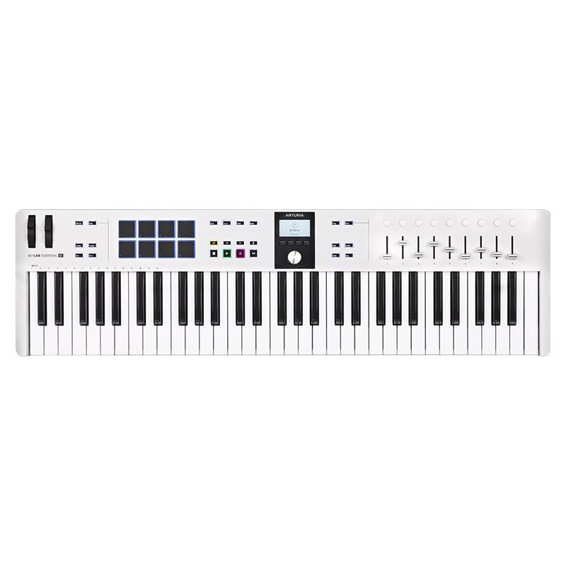 ■商品紹介★クリエイティビティへの鍵音楽スタイルを問わず、KeyLab Essentialはクリエイティブな答えのすべてを知っています。しかもあなたが音楽をどう作ろうかと考える前に、です。あなたのセットアップにぴったりとフィットし、クリエイティブなアイデンティティの延長となるのが、このコントローラーなのです。 あらゆるDAWをコントロールプラグアンドプレイの高い接続性と、マッピング済みのコントロール環境をお使いのDAWでお楽しみください。KeyLab Essentialは単にMCU & HUI互換であるだけでなく、主要DAWに対応したカスタムスクリプトを内蔵し、次世代レベルの高い統合性を発揮します。ワークフローをカスタマイズKeyLab Essentialなら、あなただけのクリエイティブなニーズに対応できます。Analog Labでの「お気に入り」プリセットを呼び出したり、オリジナルのプレイリストを作成したり、自分だけのコントロールアサインを設定したユーザープログラムを使用するなど、様々なコントロールが可能です。Analog Labと一体化KeyLab Essentialのシームレスなコントロールマッピングで、Analog Labを自在に音作りができるハードウェアシンセに。音色パラメーターやエフェクトのエディットや、プリセットのブラウズをコンピュータに触れずに行えます。ソフトウェアとサウンドのすべて音楽制作に必要なものKeyLab Essential mk3の付属ソフトウェアやサウンドにはどのようなものがあるのでしょうか？Analog Labから400万種類を超えるサンプルライブラリーまで、音楽制作に必要なすべてを付属しています。 数千種類ものシンセ＆キーボードプリセット極上のベース、極太のシンセ、最高にスムーズなオーケストラサウンドなど、ビンテージからモダンまでの多彩なサウンドを、V CollectionやAugmentedシリーズ、Pigmentsから厳選したライブラリーです。 レコーディングソフトウェアレコーディングからパフォーマンス、そしてプロデュースまで。最も人気のあるDAWの1つのイントロバージョン。インストゥルメントのプリセットやドラム、エフェクト、MIDIクリップなども内蔵しています。 ■バンドル・ソフト・Analog Lab V・Ableton Live Lite・UVI Model D・Native Instruments The Gentleman・Loopcloud（2ヶ月無料のサブスクリプション+1GBウェルカムパック）・Melodics（無期限トライアルサブスクリプション）不可欠かつ直感的柔軟なコントロール時には、仕事をただ終わらせたいと思うこともあるでしょう。KeyLab Essentialのコントロール類は、物事を複雑にせずに、プロジェクトやサウンドの最も便利で直感的な機能やパラメーターにすぐにアクセスできます。 キーボードレコーディングでのビートメイキングと同様にパフォーマンスも快適に。KeyLab Essentialの耐久性の高いシンセ・ピアノハイブリッド鍵盤はスムーズで反応が良く、お馴染みのピッチベンド＆もモジュレーションホイールやサステイン、フットスイッチ、エクスプレッションペダルとともに快適な演奏ができます。ディスプレイパラメーターの設定値から選択したプリセットまで、必要な情報をリアルタイムに。2.5インチ高輝度ディスプレイに、カーソルやページ移動が簡単に行える各種ボタンを配置しました。パッドMIDIノートやクリップのトリガー、フィンガードラミング、あるいはその他必要な動作に。KeyLab Essentialのベロシティ/プレッシャー対応のパッドは、点灯色をRGBでカラーコードでき、その機能を瞬時に判断できます。エンコーダートラックのパンニングから特定のインストゥルメントのパラメーターまで、必要な場面で重要なパラメーターを操作できる、360oフル回転のエンコーダーを装備しています。フェーダートラックのレベルやエンベロープのセッティング、お持ちのArturiaインストゥルメントのパラメーターの選択など、ウルトラスムーズなフェーダーで思い通りの操作を。DAWコントロールKeyLab EssentialのDAWコントロール機能で、シンセの音作りからDAWプロジェクトの操作へ春季にスイッチ。いかなる時でもコントロール態勢に入れます。主要なDAWすべてに対応したカスタムスクリプトを内蔵し、最も重要な機能を完璧にコントロールできます。創造力の塊実験的なことをしてみたいときや、あらたなサウンドを求めたいとき、あるいはちょっとした閃きが欲しいとき、KeyLab Essentialにはいくつかのトリックが隠されています。刻々と変化するメロディや、コードボイシングなども、考え込むことなく常にキーに沿って作成できます。 コードプレイリッチで分厚く、パワフルなコードをワンキーで。内蔵のコードプリセットだけでなく、オリジナルのコードシェイプも入力できます。次のヒット作の曲作りにインスピレーションが欲しいときに最適です。スケールモードSキーボードを内蔵スケールの1つにロックできるKeyLab Essentialのスケールモードを使用すれば、どう演奏しても音程がキーから外れることはありません。間違った音は絶対に出ません。アルペジエイター内蔵アルペジエイターでコードなどの複数の音を生きたメロディやリズムのアイディアに。ホールド機能も装備していますので、ハンズフリーでの演奏も可能です。しかも、すべての機能を同時に使うこともできます。つまり、コードをワンキーで演奏してホールドさせ、それをアルペジオに変換し、しかも各音程をスケールに沿った音程で発音させることも可能なのです。より深い統合KeyLab Essential mk3ならDAWとの統合もネクストレベルに。音色エディットやカスタムマッピングの作成、クリップやシーンのローンチ、プロジェクト内の各画面への移動をリアルタイムに。すべてをKeyLab Essentialのコントロール類で操作できます。Ableton Live、Logic Pro、FL Studio、Cubase、Bitwig Studioなどに対応したカスタムDAWスクリプトにより、各DAWを自在にコントロール可能。対応DAWは今後も拡張する予定です。さらに、MCU/HUIプロトコルにより、他のDAWも手慣れた方法で操作でき、手にしたその日から思い通りのコントロール環境を構築できます。 ■製品仕様・ConnectivityUSB-C connects to computers and MIDI Control CenterMIDI 5-pin DIN output for connection to external instruments， gearControl input for pedal: sustain， expression， or footswitchUSB-C powered・Display control2.5 LCD display with contextual buttonsReal-time feedback on tweaks and controls・Pads & controls1 clickable encoder9 rotary encoders9 x 30mm faders8 transport switches4 command switches1 modulation wheel & bend wheel8 touch & pressure-sensitive pads・Box contentKeyLab Essential UnitUSB-A to USB-C cableRegistration card・Dimensions for 49 keysSize : 31.1 x 9.45 x 2.76 inches (790 x 240 x 70mm)Weight : 6.1 lbs. (2.76 Kg)・Dimensions for 61 keysSize : 35 x 9.45 x 2.76 inches (890 x 240 x 70mm)Weight : 6.8 lbs. (3.08 Kg)検索キーワード：イケベカテゴリ_DTM_MIDI関連機器_MIDIキーボード_Arturia_新品 SW_Arturia_新品 JAN:4959112244481 登録日:2023/07/23 MIDIコントローラー アートリア アートゥリア