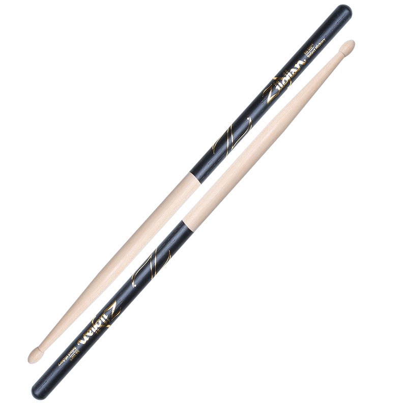 ■商品紹介[Hickory Series 5B / Wood Tip / Natural Finish / Black DIP]＜5B Wood Tip＞5Aより少し太めのグリップとティアドロップ型のチップを採用し、しっかりとしたバックビートと音量が得られ、ジャンルを問わず、様々なドラマーに愛用されているモデルです。＜DIP＞スティックの後ろ半分：グリップ部にラバー加工。適度にやわらかでグリップ力があり、スティックサウンドにも影響を及ぼします。材質：ヒッコリー全長：406mm径：15.2mmチップ：ウッドフィニッシュ：ナチュラルグリップ：ブラック・ディップ検索キーワード：イケベカテゴリ_ドラム_スティック_Zildjian_新品 SW_Zildjian_新品 JAN:0642388317471 登録日:2018/06/16 スティック ドラムスティック ジルジャン