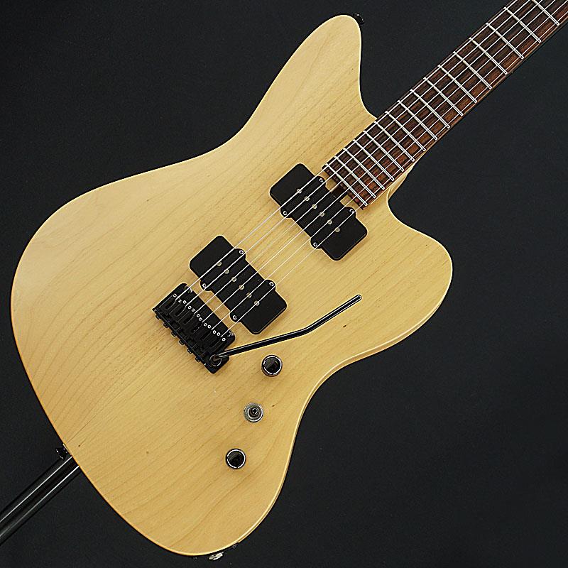 ■商品紹介シンプルなルックスに高いクオリティ！SAITO GUITARSのJMシェイプ「S-622JMC」の中古品が入荷！1991年の創業よりリペアによる多くの製作家のギターに触れる経験の積み重ねから生まれた「シンプルで美しい道具」作りをポリシーとする齋藤楽器工房のオリジナルブランドSAITO Guitars。アーチトップ製作で培った技術力ゆえのソリッドながらガツンと響く生音は必聴です。スリムで手馴染み良いラウンド形状のハードメイプルネック&メイプル指板のシンプルなボルトオン構造で組み合わせながらも、やや深く入り込んだ形のカッタウェイ、穏やかなアーチ加工が施されたトップ面がシンプル且つ機能的な楽器であることを主張しています。ナットからペグまでを長く張られるため反りやねじれの起きやすい1弦側の剛性をヘッドロゴ中央付近まで1弦側を厚くすることで解消。またヘッド部の弦テンションによるヘッドのしなりが弦ごとに揃えられることによりヘッド鳴りのバランスも向上しております。また、締め込みトルクのばらつきを抑えるオリジナルの5mm厚ネックジョイントプレートとネック側に埋め込まれたジョイントビス用アンカーの組み合わせで、ロスのない振動伝達と長年に渡る信頼性を実現しております。当個体状態といたしましては、ボディ全体にほのかなスレキズ、弾きキズ、うち傷、ハードウェアのくすみが御座いますプレイヤーズコンディションとなっております。フレットは7割程度の高さを残し、ネックコンディションやトラスロッド、電装系含め演奏面で問題はございません！まだまだ末永くお付き合いいただける1本としてお迎えいただけます。この機会に是非ご検討ください！純正ギグケース付属Weight≒3.37kg■仕様詳細BodyShape: JM Modern Archtop StyleBody: Alder 2PThickness: 45mmNeckNeck: Hard MapleFingerboard: MapleScale: 25.5inch(648mm)Fret: 22F Jescar FW-51100Nickel SilverRadius: 10-12inch Compound RadiusShape: Standard GripThickness: 1F-21mm 12F-24mmNut wide: 42mmString Pitch: 10.8mmMaterial & HardwareTuners: GOTOH SD91 MG-TBridge: GOTOH 510T-FE1Pickups: SAYTONE Hand Winding Pickups， 1Volume-1Tone 3way Switch検索キーワード：イケベカテゴリ_エレキギター_JMタイプ_SAITO Guitars_ユーズド SW_SAITO Guitars_ユーズド JAN:2500010815505 登録日:2026/01/09 エレキギター サイトウ サイトー