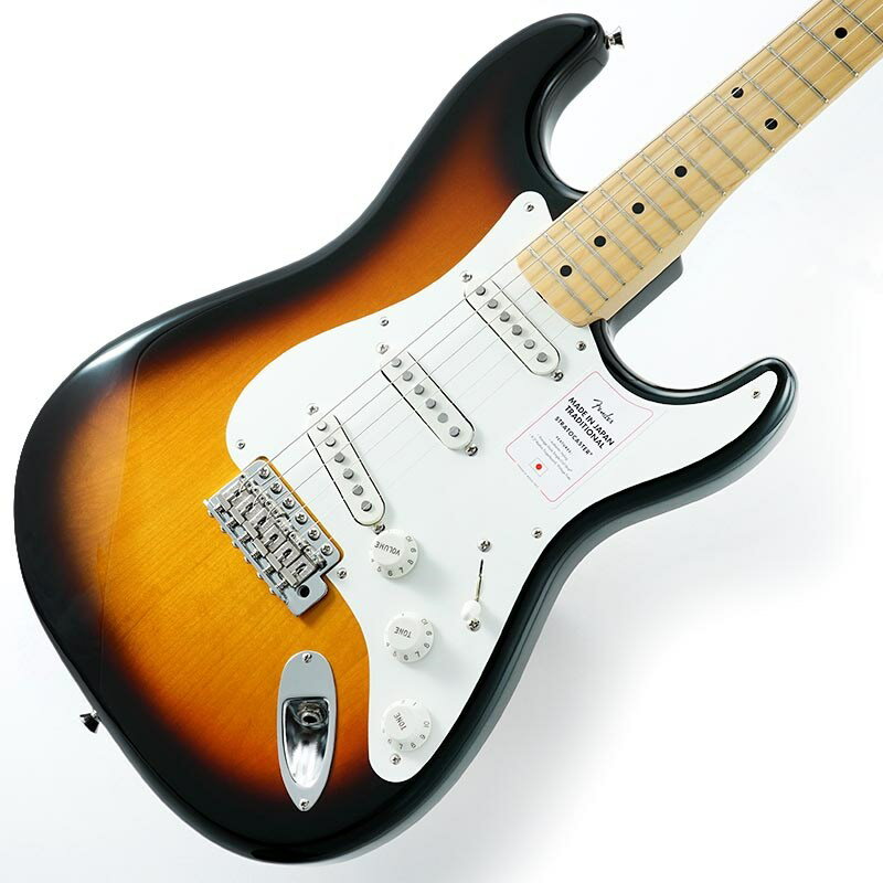 楽器種別：新品エレキギター/Fender Made in Japan 商品一覧＞＞エレキギター/Fender Made in Japan/Traditional Stratocaster 商品一覧＞＞エレキギター【75，000円〜150，000円】 商品一覧＞＞当店のギターは、出荷前に専門スタッフが検品・調整しているので安心です！Fender Made in Japan Traditional 50s Stratocaster (2-Color Sunburst)商品説明Made in Japan Traditionalフェンダーの伝統的な楽器製作の美学と日本の洗練されたクラフトマンシップを融合することで導き出されたMade in Japan Traditionalシリーズ。フェンダーの正統なDNAが、確かなMade in Japanクオリティで蘇ります。Made in Japan Traditional 50s Stratocasterはグロスフィニッシュのバスウッドボディを採用。21本のヴィンテージスタイルフレットを装備した9.5インチラジアスのU シェイプメイプルネックがTraditionalシリーズならではのクラシカルな演奏製を提供します。6サドル式ヴィンテージスタイルSynchronized Tremoloブリッジ、そしてTraditionalシリーズのために選定されたオリジナルピックアップはリアルで音楽的なヴィンテージトーンを奏でます。細めに設計されたナット幅は日本のプレイヤーにも弾きやすい仕様となっています。堅実なギタークラフトマンシップと、プレイヤーのニーズに柔軟に対応する答えが、本シリーズに反映されています。※画像はサンプルの為、木目、色味は一本毎に異なります。商品詳細Series: TraditionalBody Material: BasswoodBody Finish: Gloss PolyesterNeck: Maple， U ShapeNeck Finish: Gloss UrethaneFingerboard: Maple， 9.5 (241 mm)Frets: 21， VintagePosition Inlays: Black Dot (Maple)Nut (Material/Width): Bone， 1.615 (41.02 mm)Tuning Machines: Chrome Die-CastScale Length: 25.5 (648 mm)Bridge: 6-Saddle Vintage-Style Synchronized TremoloPickguard: 1-Ply EggshellPickups: Vintage-Style Single-Coil Strat (Bridge)， Vintage-Style Single-Coil Strat (Middle)， Vintage-Style Single-Coil Strat (Neck)Pickup Switching: 5-Position Blade: Position 1. Bridge Pickup， Position 2. Bridge and Middle Pickup， Position3. Middle Pickup， Position 4. Middle and Neck Pickup， Position 5. Neck PickupControls: Master Volume， Tone 1. (Neck Pickup)， Tone 2. (Middle Pickup)Control Knobs: EggshellHardware Finish: Nickel/ChromeStrings: Nickel Plated Steel (.009-.042 Gauges)ソフトケース付きイケベカテゴリ_ギター_エレキギター_Fender Made in Japan_Traditional Stratocaster_新品 JAN:0885978483211 登録日:2022/05/17 エレキギター フェンダー ふぇんだー フェンダージャパン フェンジャパ フェンダーJ ストラト ストラトキャスター