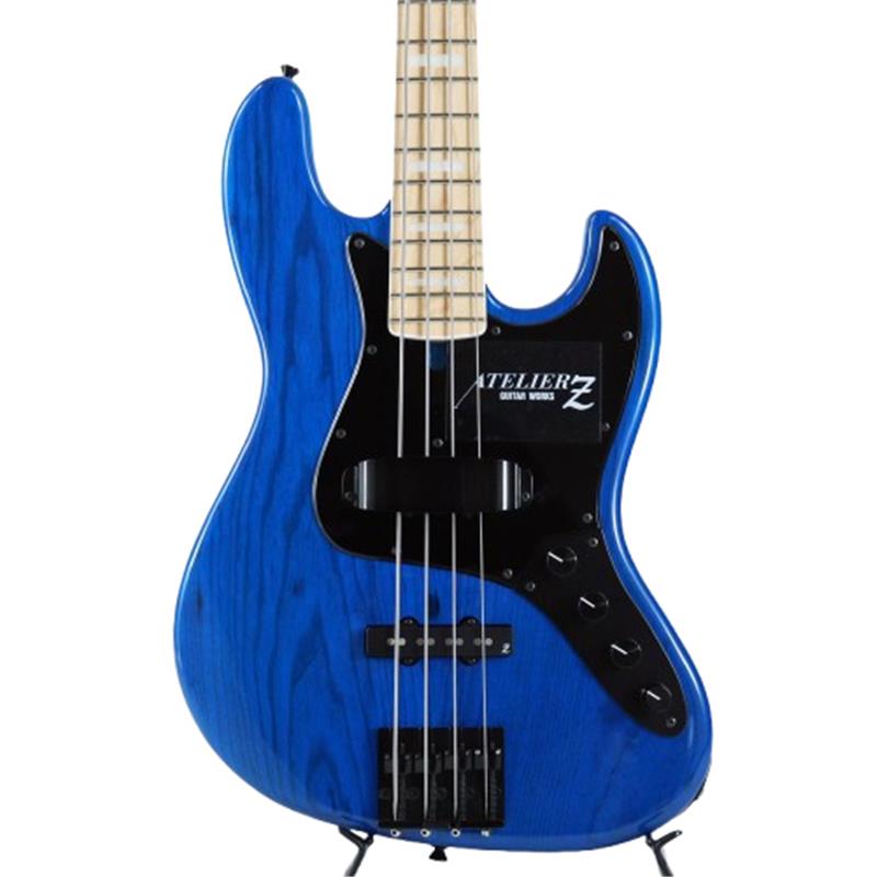 楽器種別：新品ATELIER Z/M Models 商品一覧＞＞ATELIER Z/新品 商品一覧＞＞ベース【280，000円〜530，000円】 商品一覧＞＞エレキベース/JBタイプ/ATELIER Z 商品一覧＞＞当店のベースは、出荷前に専門スタッフが検品・調整しているので安心です！ATELIER Z M#245 Custom (TP-BLUE/M/MH w/Black Hardware)商品説明アトリエの超定番モデルM#245、当店カスタムオーダーモデル！パーツ類をすべてブラックで統一、杢目の透けたシースルーブルーのボディと合わさりグロスとマットの引き締まった対比がクールな1本です！プロ/アマ問わず多くのベーシストから、中でもスラッププレイに拘るベーシストから絶大な支持を集めるATELIER Z。M（Magunitude)#245は青木智仁氏のシグネイチャー・モデルとして発売されたモデルですが、今や数多のプロ/アマを問わないミュージシャン達が使用し、スタンダード・モデル且つ、アトリエ Zを代表する機種です。アッシュボディとメイプル指板の組み合わせで明瞭な音のハリと締まりのある低音に加えて、コントロール系統は1ヴォリュームとピックアップバランサー、マスタートーン、トレブル/ベースの2バンドEQのブーストが搭載し、更に裏パネルを開けるとMid-CUTトリムが付いていますので、幅広くお好みのセッティングに調整可能です。トレブル/ベースにはプリアンプのブースト量の目安として50％に位置にクリックが付き、お好みに合わせて調整しやすくなりました。本機にはスペクトラムブーストと名付けられたワイヤリングが施されており、音圧を上げた仕様で更なる幅広いサウンドメイクが可能となっております。信頼のクオリティを持ち、ハイエンドアンプのレンジの広さにも追隨出来るマテリアルを持つこのモデル。力まずに弾いてもスッと音が前に出てくれるレスポンスの良さと、明瞭さに長けながらもワイルドな一面をも併せ持ち、指弾きでの図太いトーン、スラップでのはじけるサウンド、ピック弾きのアタック感まで様々なプレイ・スタイルにも対応し、ジャンルを問わずに使用できる一本です。即戦力のアクティブモデルをお探しの方はぜひ！商品詳細■Body: Ash■Neck: Maple■Fingerboard: Maple■Bridge: ATELIER Z BB419■Pickups: ATELIER Z JBZ-4■Preamp: bartolini XTCT + Spectrum boost■Control: M.Vol，Balancer，M.Tone(sw)，Treble/Bass■Weight≒4.27kgギグケース付属イケベカテゴリ_ベース_エレキベース_JBタイプ_ATELIER Z_M Models_新品 SW_ATELIER Z_新品 JAN:4562211297120 登録日:2026/03/15 エレキベース アトリエ アトリエZ アトリエゼット