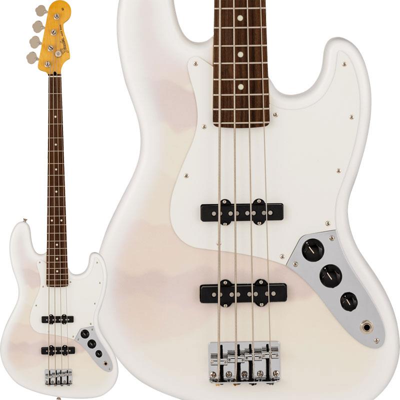 楽器種別：新品Fender Made in Japan/Hybrid Jazz Bass 商品一覧＞＞Fender Made in Japan/新品 商品一覧＞＞ベース【110，000円〜215，000円】 商品一覧＞＞エレキベース/JBタイプ/Fender Made in Japan 商品一覧＞＞当店のベースは、出荷前に専門スタッフが検品・調整しているので安心です！Fender Made in Japan Hybrid II 2026 Collection Jazz Bass Misty Satin (Yellow Mist/Rosewood) 【The Spring Summer 2026 Campaign】商品説明【The Spring Summer 2026 Campaign】キャンペーン対象製品購入期間に、Fender MADE IN USA 製品全モデル、California アコースティック製品全モデル（ウクレレを除く）、Made in Japan Hybrid II 2026 Collection 全モデルをご購入＆ご応募いただいたお客様全員に、スペシャルギフトをプレゼント！※キャンペーンはご購入後お客様からお申込みいただく必要がございます。詳しくは下記をご参照下さい。※ご予約商品等キャンペーン期間後にお届けとなる商品はキャンペーン対象外となりますので予めご了承下さい。■対象製品Fender USA 全モデルCALIFORNIA アコースティック製品全モデル（ウクレレを除く）Made in Japan Hybrid II 2026 Collection 全モデル■キャンペーン期間対象製品購入期間：2026年4月29日（水・祝）〜 2026年7月31日（金）応募受付期間：2026年4月29日（水・祝）〜 2026年8月11日（火・祝）■プレゼント賞品：Fender USA 全シリーズ：ベース用ギグバッグ Fender FB620California アコースティック製品全モデル（ウクレレを除く）：Fender Monogrammed ストラップ + Player Electric /Acoustic カポタストMade in Japan Hybrid II 2026 Collection シリーズ：Mini Tech Kit(メンテナンス用ツールキット)詳しい応募方法などは【The Spring Summer Campaign 2026応募フォーム】でご検索下さい。※アウトレット品、中古品は対象外となりますのであらかじめご了承ください。-------------------------------------------------------------- Made in Japan Hybrid II 2026 Collection Jazz Bass Misty Satinは、ヴィンテージライクなルックスはそのままに、プレイヤーや音楽ジャンルを選ばないオールマイティーなモダンスペックを搭載したMade in Japan Hybrid IIシリーズをベースに、2026年限定の特別なルックスを纏ったモデルです。本製品はSatin Finishをキーフィーチャーに、ネックだけでなくボディにもサテン仕上げを採用。日本製ならではの高精度な塗装技術により、質感・発色ともに美しい仕上がりを実現しています。Blue Mist、Pink Mist、Yellow MistのMisty Satin Finishは、霧がかったような柔らかいトーンと、木や自然のぬくもりを感じさせる穏やかな質感が特徴。自然なマット感が心地よく、クラシックにもモダンにも調和するナチュラルなサテン仕上げです。定評あるアルダーボディに新たにスタッガードポールピース仕様のHybrid II Custom Voiced Single Coilピックアップを装備し、ヴィンテージスタイルのブリッジの下にはサスティンブロックを搭載。ヴィンテージスタイルチューナー、サテンフィニッシュのネック、Modern Cシェイプに9.5インチラジアスの指板とナロートールフレットがスムーズなプレイヤビリティを提供します。Hybrid IIシリーズならではのモダンさと伝統が融合した、新しい提案となる1本です。本製品は2026年限定生産モデルです。※画像はサンプルです。製品の特性上、木目・色合いは1本1本異なります。商品詳細Body Material: AlderBody Finish: Satin PolyesterNeck: Maple， Modern CNeck Finish: Satin UrethaneFingerboard: Rosewood， 9.5inch (241 mm)Frets: 21， Narrow TallPosition Inlays: White Dot (Rosewood)Nut (Material/Width): Bone， 1.5inch (38.1 mm)Tuning Machines: Vintage-StyleScale Length: 34inch (864 mm)Bridge: 4-Saddle Vintage-StylePickguard: 1-Ply EggshellPickups: Hybrid II Custom Voiced Single Coil Jazz Bass (Bridge)， Hybrid II Custom Voiced SingleCoil Jazz Bass (Middle)， (Neck)Pickup Switching: N/AControls: Volume 1. (Middle Pickup)， Volume 2. (Bridge Pickup)， Master ToneControl Knobs: Black PlasticHardware Finish: Nickel/ChromeStrings: Nickel Plated Steel (.045-.105 Gauges)ソフトケース付属イケベカテゴリ_ベース_エレキベース_JBタイプ_Fender Made in Japan_Hybrid Jazz Bass_新品 SW_Fender Made in Japan_新品 JAN:0197955164977 登録日:2026/04/19 エレキベース フェンダー ふぇんだー フェンダージャパン フェンジャパ フェンダーJ ジャズべ ジャズベース