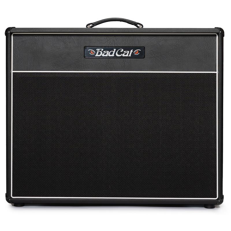 楽器種別：新品Bad Cat/新品 商品一覧＞＞ギターアンプ・ベースアンプ【120，000円〜225，000円】 商品一覧＞＞スピーカーキャビネット/ギター用/2x12/Bad Cat 商品一覧＞＞安心してお買い物頂けるよう、ミニアンプもコンボアンプも丁寧梱包でお届けします！Bad Cat CUB V 2x12 Extension Cabinet 120W（バッドキャット）商品説明■Cub Vに最適化されたキャビネットCub V 2x12エクステンションキャビネットは、Cub Vアンプに最適なパートナーとして、明瞭で柔軟性のあるスピーカーキャビネットです。ヴィンテージスタイルの温かみのある軽くドライブしたトーンが引き立つように設計されており、アンプの持つダイナミックなレスポンスと豊かな倍音を最大限に引き出します。■コンパクトながらダイナミックなパフォーマンスUK製 Celestion Bad Catカスタムスピーカーを搭載しており、暖かく引き締まった中音域、タイトな低音、きらびやかな高音をバランス良く再現します。クローズドバック構造によりパンチのあるサウンドに強化され、パワフルでありながら持ち運びにも適したキャビネットです。■現代のプレイヤーに向けた設計バルティックバーチ無垢合板を使用しており、ツアーなどの過酷な環境にも耐えるよう設計されています。高品質のHeidi Tolex素材とレザーコーナーで包まれ、ヴィンテージ感がありながら耐久性を備えています。商品詳細【仕様】・ Speakers: Dual UK Made Celestion Bad Cat Custom Speakers・ Power Handling: 120 watts・ Back: Open-Back・ Impedance: 16 Ohms・ Material: Voidless Baltic Birch Ply・ Finish: Heidi Tolex， Black Grille Cloth， White Piping・ Handle: Black Leather Stitched Strap Handle・ サイズ：約：W 76 x D 30 x H 56 cm・ 保証:キャビネット（5年保証）、スピーカー（3年保証）イケベカテゴリ_ギターアンプ・ベースアンプ_スピーカーキャビネット_ギター用_2x12_Bad Cat_新品 SW_Bad Cat_新品 JAN:0850067710011 登録日:2025/11/28 Bad Cat バッドキャット