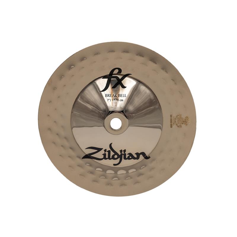 楽器種別：新品Zildjian/FX 商品一覧＞＞Zildjian/新品 商品一覧＞＞ドラム【30，000円〜60，000円】 商品一覧＞＞シンバル/その他/Zildjian 商品一覧＞＞安心してお買い物頂けるよう、スネアもシンバルも丁寧梱包でお届けします！Zildjian FX Break Bell 7'' [NAZL7FXBB2]商品説明＜7'' FX Break Bell＞ジェイ・ワインバーグとのコラボレーション製品。円錐形のベル、ハンマー成型されたフランジ状のエッジ、あざやかなブリリアント仕上げが特徴。ユニークな倍音のブレンドはまるでチャイムのような美しいサウンドを奏でる。独特の演奏感で素早い反応の Break Bell は Zildjian FX で最も薄いベル。伝統的な東洋の儀式で使われる音からインスピレーションを得た Break Bell はヘビーな音楽のみならず、ユニークで複雑な倍音を必要とするシーンにも適している。・ ユニークな円錐型のカップ・ ハンマー仕上げのフランジエッジ・ 複雑で音楽的なベルサウンド・ ブリリアント仕上げ・ ウェイトは Medium＜ジェイ・ワインバーグ＞E Street Band のドラマー、マックス・ワインバーグの息子で、2008?2009 年に父の代打でブルース・スプリングスティーンのツアーに参加した実力派ドラマー。2014 年から 2023 年までスリップノットに所属し、2023 年 11 月に脱退。現在はスイサイダル・テンデンシーズおよびインフェクシャス・グルーヴスに所属し、幅広いパンク／メタルジャンルで活躍中。サイズ：7インチウェイト：Mediumイケベカテゴリ_ドラム_シンバル_その他_Zildjian_FX_新品 SW_Zildjian_新品 JAN:0642388332887 登録日:2025/08/20 シンバル ジルジャン