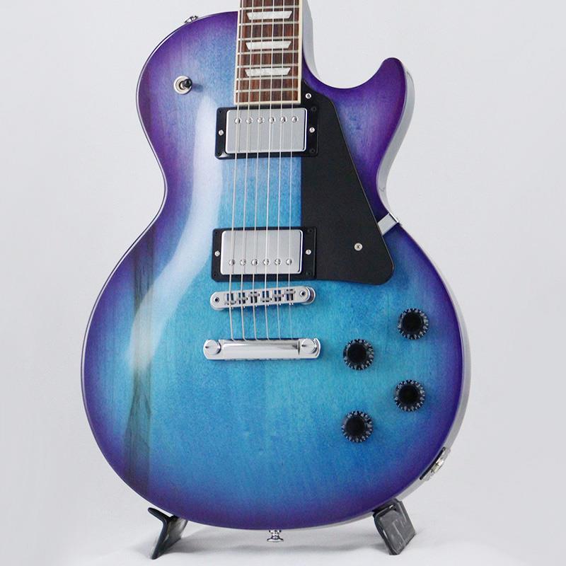 楽器種別：新品Gibson/Les Paul Models 商品一覧＞＞Gibson/新品 商品一覧＞＞エレキギター【120，000円〜235，000円】 商品一覧＞＞レスポールタイプ/Gibson 商品一覧＞＞当店のギターは、出荷前に専門スタッフが検品・調整しているので安心です！Gibson Les Paul Studio (Blueberry Burst) [SN.209860042]商品説明New Les Paul StudioLes Paul Studioは、Les Paulの本質的な特徴であるハムバッキング・ピックアップ、グルード・イン・セット・ネック、メイプル・キャップのマホガニー・ボディの組み合わせを高く評価する多くのギタリストに長年愛用されてきました。ウルトラ・モダン・ウェイト・リリーフ構造で軽量化されたマホガニー・ボディにプレーン・メイプル・キャップ、トラディショナル・ヒールのマホガニー・ネックにスリムテーパー・ネック・プロファイル、アクリル・トラペゾイド・インレイが施されたバウンド・ローズウッド指板、キーストーン・ボタンのヴィンテージ・デラックス・チューナー、そして高い評価を得ているギブソンのBurstbucker Proピックアップを搭載し、プッシュ/プル・ボリューム・コントロールでコイル・タッピングも可能となっております。ボディフィニッシュはグロス・ニトロセルロース・ラッカー、そしてカラーにマッチングする2タイプのトリムが用意され、現代のプレイヤーのために洗練され、アップグレイドされたエッセンシャルなレスポールです。商品詳細Weight≒3.52kgBodyShape: Les PaulMaterial: MahoganyTop: MapleBinding: Single Ply Cream; FretboardNeckNeck: MahoganyProfile: Slim TaperNut width: 43.05mmFingerboard: Indian RosewoodScale length: 628.65mmNumber of frets: 22Nut: Graph TechInlay: Acrylic TrapezoidHardwareBridge: Aluminum Nashville Tune-0-MaticKnobs: Black Top HatTailpiece: Aluminum Stop BarTuners: Vintage Deluxe with Keystone ButtonPlating: ChromeElectronicsNeck pickup: Burstbucker ProBridge pickup: Burstbucker ProControls: 2 Push/Pull Volume (Coil Tap)， 2 Toneギグバッグ付属イケベカテゴリ_エレキギター_レスポールタイプ_Gibson_Les Paul Models_新品 SW_Gibson_新品 JAN:4570156006028 登録日:2026/07/28 エレキギター ギブソン レスポール
