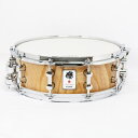 楽器種別：新品スネア/SONOR 商品一覧＞＞スネア【160，000円〜300，000円】 商品一覧＞＞安心してお買い物頂けるよう、スネアもシンバルも丁寧梱包でお届けします！SONOR SSE13-1405SDW KEYAKI [Special Edition/欅-KEYAKI WOOD-]商品説明【日本の伝統とドイツの技術の融合 / SONOR「欅-KEYAKI WOOD-」スネアドラム誕生】「和太鼓の伝統的な刳り貫き工法と、日本原産の最高の木材、そしてソナー社の技術力を掛け合わせ、特別なスネアドラムを作る。」様々な樹種より試作を繰り返し終に辿り着いたのがこの「欅-KEYAKI WOOD-」スネアドラム。欅の原木は、全て新潟の和楽器工房三島屋楽器店店主・山田京一氏自身による目利きで選び抜かれた一級品。このスネアドラムの為に主伐された北日本寒冷地の、樹齢100 年以上の欅材のみを使用しています。希少材につき生産数が限られております為、在庫切れの場合次回入荷までの期間が長期に渡る場合があります。予めご了承下さい。＜スペック＞サイズ：14×5シェル材：純国産欅材刳り貫き胴（くりぬきどう）シェル厚：約24.5mm( 厚みは環境・気候の変化の影響で多少前後します。）ストレイナー：デュアル・グライド・システムフープ：2.3mm パワー・フープ付属品：SONORスーパーライトケース、ドラムキー※店頭にて試打を解禁しておりますため、細かな傷や打痕などが発生する場合がございます。イケベカテゴリ_ドラム_スネア_SONOR_新品 JAN:4044661457335 登録日:2024/04/05 スネア スネアドラム ソナー ゾナー ゾノア