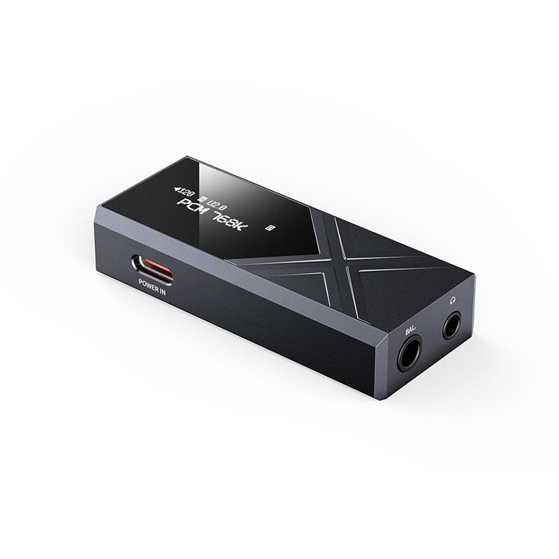 楽器種別：新品FiiO/新品 商品一覧＞＞レコーディング【15，000円〜35，000円】 商品一覧＞＞ヘッドフォン・イヤフォン/ヘッドフォンアンプ・分配器/FiiO 商品一覧＞＞パワーレックは、専門スタッフに気軽に相談できる渋谷発のDTM・レコーディング機材専門フロアです。FiiO KA17 Black (ブラック)(フィーオ)(USB DAC)(ヘッドホンアンプ)(バスパワー)(ホームオーディオ)(ポータブルオーディオ)(ゲーミング)(FIO-KA17-B)商品説明【製品の特長】★KA17は、小型軽量ながらデスクトップレベルの650mWの出力が可能でPCM768kHz/32bit，DSD512/1bitの再生に対応し、3.5mm/4.4mmデュアルヘッドホン出力を装備した、バスパワー駆動の高性能　USB DAC内蔵ヘッドホンアンプです。ヘッドホン端子が装備されていないスマートフォンやタブレット、PC等と組み合わせて様々な環境下でヘッドホン・イヤホンの高品位リスニングを行っていただけます。●スマホ・タブレットでいつでもどこでも気軽にハイレゾ再生KA17は、スマホ本体やタブレット、PCなどのBluetooth製品では真価を発揮することが難しいハイレゾデータ／ハイレゾストリーミング再生を、シンプルかつ高品位に提供するソリューションとして開発されました。バスパワー駆動ながら、PCM768kHz/32bit，DSD512/1bitまでレゾリューションに対応し、3.5mmのステレオヘッドホンジャックだけでなく4.4mmバランス出力を装備しています。XMOS XU316レシーバーチップを採用し、MQAのハードウェアデコードをサポートするほか、独立した給電用USBポートを搭載しすることにより、安定した高出力が可能なデスクトップモードを搭載し、最大650mW+650mWの出力が可能です。KA17と手持ちのスマホやPCとイヤホン／ヘッドホンさえあれば、至高の音楽体験を手中にすることが可能です。●低消費電力ながら高性能なESS製DACチップ「ES9069Q」を2基搭載KA17 は、新しい ESS製フラグシップ2ch DAC ES9069Qを2基搭載しています。第4世代の32ビットHyperStream(R)アーキテクチャにより更に高性能、低消費電力を実現しています。前世代よりもデジタルノイズが低減され、音源をより忠実に高音質で再現することが可能です。●デスクトップモードを搭載、クラス最高峰650mWの高出力を実現スティック型DACアンプにおいて、トップクラス 650mW＋650mWの高出力を実現するデスクトップモードを搭載し、デスクトップ用途など高インピーダンスのヘッドホンでも力強くドライブすることができます。THXのヘッドホンアンプAAA-78＋に搭載された4つのオペアンプにより最高峰の出力パワーによってサウンドを躍動的で且つ繊細に表現しつくすことができます。●独立した給電用USB Type-Cを搭載し、安定した省電力高出力再生KA17 には 2 つの USB Type-C ポートが搭載されています。スマートフォンやタブレット、PCなどの再生機器とのデータ通信や電源供給用のUSBポートに加え、側面にオレンジ色の電源供給用USBポートを搭載し、より高い電力出力を実現できます。このUSBポートに外部電源を接続することにより、スマートフォンなどの再生機器のバッテリー消費を抑えることもできます。●緻密な電源回路設計によりハイパフォーマンス化を実現KA17の内部電気設計は、回路ブロック毎の緻密なエンジニアリングにより、最適化された電源回路設計が施されています。メインの電源ライン、DA変換ライン、デジタルプロセッシングラインの3ステージにわたり、10系統に分岐された電源設計を行うことで機器の性能を引き出し、最適なパフォーマンスを実現します。●アナログ、デジタル回路を完全に切り離した基板構成による高音質設計デジタル処理回路とアナログ回路を物理的に分離した基板構成を採用、それぞれに電磁シールドカバーを施し、相互の干渉を排除することにより、より高い精度を持った音声信号処理を実現しました。●FIIO ControlアプリによるPEQ調整でお好みの音質にチューニング可能FIIOのエンジニアは、XMOS XU316チップによる正確に調整可能な PEQ*機能を開発しました。FIIOが独自に開発したPEQ アルゴリズムとインターフェイスにより、高度な10のカスタマイズ可能な周波数ポイントで、ゲイン、バンド幅の微調整ができ、好みに合わせてチューニングを施すことができます。※PEQ調整はPCM 192kHz/24bitまでのフォーマットで対応します。※PEQ は現在、UAC1.0モードではサポートされていません。●高速処理型USBインターフェースチップ「XU316」により様々な音源に対応16コアを搭載する高速処理型USBインターフェースチップ「XU316」を採用。更にデュアルオーディオ水晶発振子を搭載することで、高い演算能力を引き出し、低遅延で安定した伝送を実現しました。XU316は互換性に優れており、さまざまな音源とサンプリングレートをサポートします。●マルチプロテクションシステムにより安心のリスニング環境温度保護およびDC出力保護により、本体だけでなく接続されるオーディオデバイスをイレギュラーな障害から保護します。出力上限設定も可能で過大な音量出力による聴覚へのダメージを防止することができ、日々のリスニングを安心して楽しんでいただけます。●0.91インチドットマトリックスディスプレイにより、多くのステータスを表示可能0.91インチのドットマトリックスディスプレイを搭載し、多彩な機器情報を表示します。ハードウェアボタンとの組み合わせにより様々な調整、操作が可能です。使い勝手を考え抜いたデザインを作り込むことによってより快適な使用感を実現しました。●屋外での使用にも適したデザイン性の高い専用レザーケース付属KA17には、ブラックとブルーの2つのカラーバリエーションがあり、それぞれのカラーに合わせた合皮レザーケースが標準で付属しています。使い勝手の良さを確保しながら、高いデザイン性と利便性を兼ね備えています。●S/PDIFデジタル出力にも対応、DDコンバータとしての使用も可能本体設定を変更することにより、3.5mm出力からのS/PDIFデジタル出力を可能としています。お手持ちのDAC内蔵ヘッドホンアンプと組み合わせることでDDコンバーターとしての利用も可能です。※S/PDIF 出力は、96kHz/32bitまでをサポート。※KA17には同軸ケーブルは付属しておりません。市販の3.5mm to RCAケーブルをご使用ください。●UAC1.0をサポートし、ゲーミング使用にも対応USB Audio Class（UAC）1.0をサポートし、UAC2.0非対応のゲーム機など特別な設定なく接続し使用が可能です。●デザイン性と使い勝手の良さを兼ね備えた筐体設計を採用高い質感のアルミ筐体にドットマトリックスディスプレイ、ハードウェアボタン、各種接続ポートを備え、優れた操作性、馴染みやすさを実現するデザインを採用しています。1 アルミハウジング2 ボリューム＋ボタン3 ボリューム?ボタン4 マルチファンクションボタン5 デスクトップモードON/OFFボタン6 3.5mmシングルエンド出力ポート (S/PDIF出力兼用)7 4.4mmバランス出力ポート8 USB Type-Cポート(データ通信、給電用)9 電源供給用USB Type-Cポート【製品の仕様】電源 USBバスパワー駆動DACチップ 2 x ES9069Qオペアンプ 2 x OPA1662ヘッドホンアンプ THX AAA 78+USBインターフェース XMOS XU316デジタル入力端子 USB Type Cアナログ出力端子 3.5mmシングルエンドヘッドホン出力(S/PDIFデジタル出力と排他）4.4mmバランスヘッドホン出力デジタル出力端子 3.5mm4極S/PDIF出力(シングルエンドヘッドホン出力と排他）最大出力 バランス：650mW(32Ω，THD+N1%)アンバランス：270mW(32Ω，THD+N1%)S/N比 バランス：?126dB(デスクトップモード A-weighted）アンバランス：?123dB(デスクトップモード A-weighted）ノイズフロア 2.2uV(バランス出力時、A-weighted)2uV(アンバランス出力時、A-weighted)THD+N 0.0004%(1kHz， 32kΩ)対応フォーマット PCM768kHz/32bit，DSD512/1bit， MQA本体カラー ブラック／ブルー寸法 約64.0mm x 27.7mm x 12.7mm重量 約33.5g(ケーブルを除く)付属品 レザーケースUSB Type A to CアダプターUSB Type C to CケーブルUSB Type C キャップ　×2クイックスタートガイド保証書イケベカテゴリ_レコーディング_ヘッドフォン・イヤフォン_ヘッドフォンアンプ・分配器_FiiO_新品 SW_FiiO_新品 JAN:4562314018240 登録日:2026/08/08 フィーオ