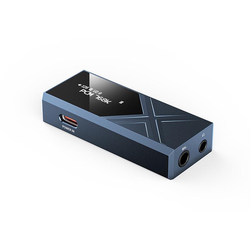 楽器種別：新品FiiO/新品 商品一覧＞＞レコーディング【15，000円〜35，000円】 商品一覧＞＞ヘッドフォン・イヤフォン/ヘッドフォンアンプ・分配器/FiiO 商品一覧＞＞パワーレックは、専門スタッフに気軽に相談できる渋谷発のDTM・レコーディング機材専門フロアです。FiiO KA17 Blue (ブルー)(フィーオ)(USB DAC)(ヘッドホンアンプ)(バスパワー)(ホームオーディオ)(ポータブルオーディオ)(ゲーミング)(FIO-KA17-L)商品説明【製品の特長】★KA17は、小型軽量ながらデスクトップレベルの650mWの出力が可能でPCM768kHz/32bit，DSD512/1bitの再生に対応し、3.5mm/4.4mmデュアルヘッドホン出力を装備した、バスパワー駆動の高性能　USB DAC内蔵ヘッドホンアンプです。ヘッドホン端子が装備されていないスマートフォンやタブレット、PC等と組み合わせて様々な環境下でヘッドホン・イヤホンの高品位リスニングを行っていただけます。●スマホ・タブレットでいつでもどこでも気軽にハイレゾ再生KA17は、スマホ本体やタブレット、PCなどのBluetooth製品では真価を発揮することが難しいハイレゾデータ／ハイレゾストリーミング再生を、シンプルかつ高品位に提供するソリューションとして開発されました。バスパワー駆動ながら、PCM768kHz/32bit，DSD512/1bitまでレゾリューションに対応し、3.5mmのステレオヘッドホンジャックだけでなく4.4mmバランス出力を装備しています。XMOS XU316レシーバーチップを採用し、MQAのハードウェアデコードをサポートするほか、独立した給電用USBポートを搭載しすることにより、安定した高出力が可能なデスクトップモードを搭載し、最大650mW+650mWの出力が可能です。KA17と手持ちのスマホやPCとイヤホン／ヘッドホンさえあれば、至高の音楽体験を手中にすることが可能です。●低消費電力ながら高性能なESS製DACチップ「ES9069Q」を2基搭載KA17 は、新しい ESS製フラグシップ2ch DAC ES9069Qを2基搭載しています。第4世代の32ビットHyperStream(R)アーキテクチャにより更に高性能、低消費電力を実現しています。前世代よりもデジタルノイズが低減され、音源をより忠実に高音質で再現することが可能です。●デスクトップモードを搭載、クラス最高峰650mWの高出力を実現スティック型DACアンプにおいて、トップクラス 650mW＋650mWの高出力を実現するデスクトップモードを搭載し、デスクトップ用途など高インピーダンスのヘッドホンでも力強くドライブすることができます。THXのヘッドホンアンプAAA-78＋に搭載された4つのオペアンプにより最高峰の出力パワーによってサウンドを躍動的で且つ繊細に表現しつくすことができます。●独立した給電用USB Type-Cを搭載し、安定した省電力高出力再生KA17 には 2 つの USB Type-C ポートが搭載されています。スマートフォンやタブレット、PCなどの再生機器とのデータ通信や電源供給用のUSBポートに加え、側面にオレンジ色の電源供給用USBポートを搭載し、より高い電力出力を実現できます。このUSBポートに外部電源を接続することにより、スマートフォンなどの再生機器のバッテリー消費を抑えることもできます。●緻密な電源回路設計によりハイパフォーマンス化を実現KA17の内部電気設計は、回路ブロック毎の緻密なエンジニアリングにより、最適化された電源回路設計が施されています。メインの電源ライン、DA変換ライン、デジタルプロセッシングラインの3ステージにわたり、10系統に分岐された電源設計を行うことで機器の性能を引き出し、最適なパフォーマンスを実現します。●アナログ、デジタル回路を完全に切り離した基板構成による高音質設計デジタル処理回路とアナログ回路を物理的に分離した基板構成を採用、それぞれに電磁シールドカバーを施し、相互の干渉を排除することにより、より高い精度を持った音声信号処理を実現しました。●FIIO ControlアプリによるPEQ調整でお好みの音質にチューニング可能FIIOのエンジニアは、XMOS XU316チップによる正確に調整可能な PEQ*機能を開発しました。FIIOが独自に開発したPEQ アルゴリズムとインターフェイスにより、高度な10のカスタマイズ可能な周波数ポイントで、ゲイン、バンド幅の微調整ができ、好みに合わせてチューニングを施すことができます。※PEQ調整はPCM 192kHz/24bitまでのフォーマットで対応します。※PEQ は現在、UAC1.0モードではサポートされていません。●高速処理型USBインターフェースチップ「XU316」により様々な音源に対応16コアを搭載する高速処理型USBインターフェースチップ「XU316」を採用。更にデュアルオーディオ水晶発振子を搭載することで、高い演算能力を引き出し、低遅延で安定した伝送を実現しました。XU316は互換性に優れており、さまざまな音源とサンプリングレートをサポートします。●マルチプロテクションシステムにより安心のリスニング環境温度保護およびDC出力保護により、本体だけでなく接続されるオーディオデバイスをイレギュラーな障害から保護します。出力上限設定も可能で過大な音量出力による聴覚へのダメージを防止することができ、日々のリスニングを安心して楽しんでいただけます。●0.91インチドットマトリックスディスプレイにより、多くのステータスを表示可能0.91インチのドットマトリックスディスプレイを搭載し、多彩な機器情報を表示します。ハードウェアボタンとの組み合わせにより様々な調整、操作が可能です。使い勝手を考え抜いたデザインを作り込むことによってより快適な使用感を実現しました。●屋外での使用にも適したデザイン性の高い専用レザーケース付属KA17には、ブラックとブルーの2つのカラーバリエーションがあり、それぞれのカラーに合わせた合皮レザーケースが標準で付属しています。使い勝手の良さを確保しながら、高いデザイン性と利便性を兼ね備えています。●S/PDIFデジタル出力にも対応、DDコンバータとしての使用も可能本体設定を変更することにより、3.5mm出力からのS/PDIFデジタル出力を可能としています。お手持ちのDAC内蔵ヘッドホンアンプと組み合わせることでDDコンバーターとしての利用も可能です。※S/PDIF 出力は、96kHz/32bitまでをサポート。※KA17には同軸ケーブルは付属しておりません。市販の3.5mm to RCAケーブルをご使用ください。●UAC1.0をサポートし、ゲーミング使用にも対応USB Audio Class（UAC）1.0をサポートし、UAC2.0非対応のゲーム機など特別な設定なく接続し使用が可能です。●デザイン性と使い勝手の良さを兼ね備えた筐体設計を採用高い質感のアルミ筐体にドットマトリックスディスプレイ、ハードウェアボタン、各種接続ポートを備え、優れた操作性、馴染みやすさを実現するデザインを採用しています。1 アルミハウジング2 ボリューム＋ボタン3 ボリューム?ボタン4 マルチファンクションボタン5 デスクトップモードON/OFFボタン6 3.5mmシングルエンド出力ポート (S/PDIF出力兼用)7 4.4mmバランス出力ポート8 USB Type-Cポート(データ通信、給電用)9 電源供給用USB Type-Cポート【製品の仕様】電源 USBバスパワー駆動DACチップ 2 x ES9069Qオペアンプ 2 x OPA1662ヘッドホンアンプ THX AAA 78+USBインターフェース XMOS XU316デジタル入力端子 USB Type Cアナログ出力端子 3.5mmシングルエンドヘッドホン出力(S/PDIFデジタル出力と排他）4.4mmバランスヘッドホン出力デジタル出力端子 3.5mm4極S/PDIF出力(シングルエンドヘッドホン出力と排他）最大出力 バランス：650mW(32Ω，THD+N1%)アンバランス：270mW(32Ω，THD+N1%)S/N比 バランス：?126dB(デスクトップモード A-weighted）アンバランス：?123dB(デスクトップモード A-weighted）ノイズフロア 2.2uV(バランス出力時、A-weighted)2uV(アンバランス出力時、A-weighted)THD+N 0.0004%(1kHz， 32kΩ)対応フォーマット PCM768kHz/32bit，DSD512/1bit， MQA本体カラー ブラック／ブルー寸法 約64.0mm x 27.7mm x 12.7mm重量 約33.5g(ケーブルを除く)付属品 レザーケースUSB Type A to CアダプターUSB Type C to CケーブルUSB Type C キャップ　×2クイックスタートガイド保証書イケベカテゴリ_レコーディング_ヘッドフォン・イヤフォン_ヘッドフォンアンプ・分配器_FiiO_新品 SW_FiiO_新品 JAN:4562314018257 登録日:2026/08/08 フィーオ