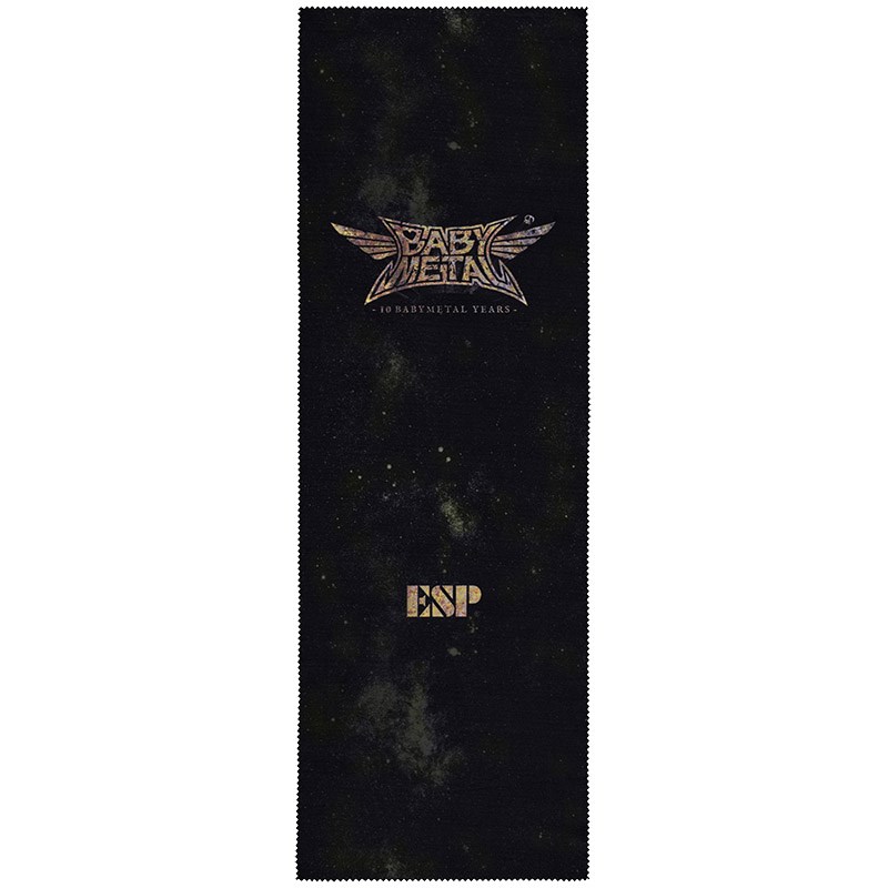 楽器種別：新品メンテナンス・グッズ/ESP 商品一覧＞＞メンテナンス・グッズ【〜5，000円】 商品一覧＞＞品揃え豊富な当店なら弦、パーツ、ケーブルなどのアクセサリーがまとめて揃います！ESP ESP×BABYMETAL Collaboration Cleaning Cloth [CL-BM10]商品説明マイクロファイバーを使用したクリーニングクロスです。BABYMETAL -10 BABYMETAL YEARS-をイメージした表裏全面プリントを採用しています。柔らかいシルキーな肌触りで、対象物を傷つけることなく汚れや皮脂などを綺麗に拭き取ります。楽器だけではなく、TVやスマホ、メガネなどにも使用可能です。また、弦とネックの間に挟みこみ、弦やネックに巻きつけて指板を保護することも可能です。＜材質＞2001S (ポリエステル80%、ナイロン20%)サイズ 200mm(W)×600mm(H)イケベカテゴリ_弦・アクセサリー・パーツ類_メンテナンス・グッズ_ESP_新品 JAN:4515303527995 登録日:2021/09/07 メンテナンス用品