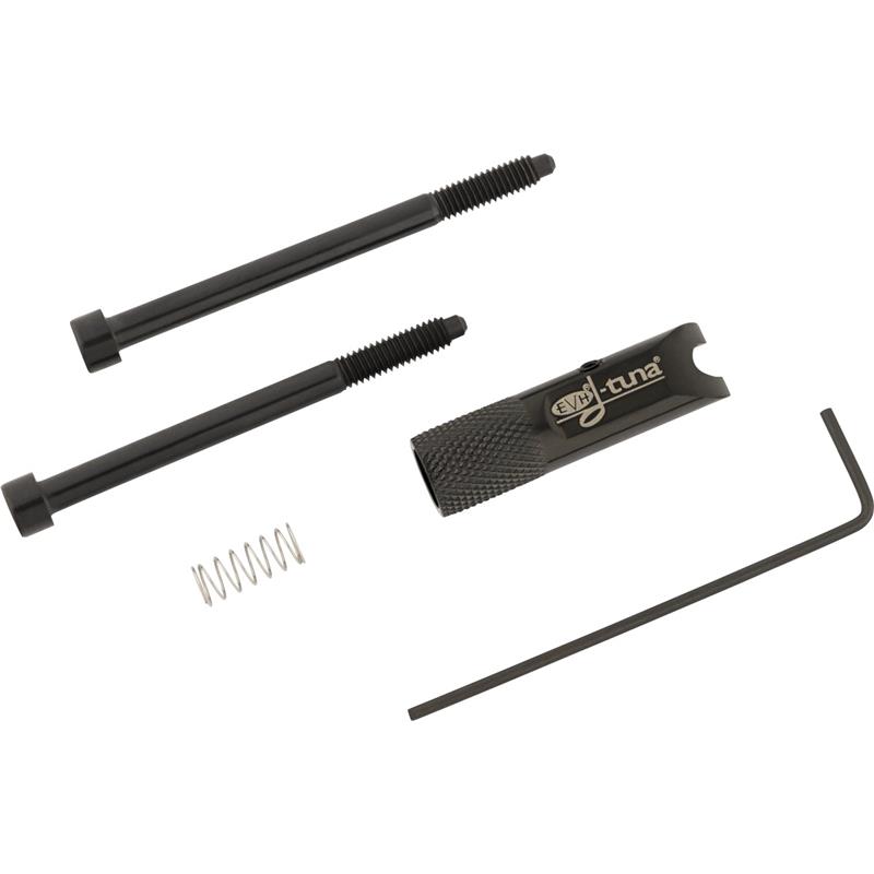 楽器種別：新品EVH/新品 商品一覧＞＞楽器アクセサリ【20，000円〜50，000円】 商品一覧＞＞ギター・ベース用パーツ/ギター用ブリッジ・サドル・トレモロパーツ/EVH 商品一覧＞＞品揃え豊富な当店なら弦、パーツ、ケーブルなどのアクセサリーがまとめて揃います！EVH D-Tuna Titanium， (Black) [5551121467]商品説明EVH Titanium D-Tunaは、6弦（ローE）を瞬時にDに下げたり元に戻したりできる、画期的なデバイスです。チューニングを変えるために演奏の流れを止めたり、別のギターに持ち替えたりする必要はもうありません。D-Tunaを操作するだけで、瞬時にドロップDチューニングへ切り替え可能です。チタン製のボディは、従来モデルよりさらに軽量かつ強度が高められており、ツアーなどの過酷な使用環境でも安心してお使いいただけます。耐腐食性と耐摩耗性に優れ、滑らかな操作感と高級感あるルックスも魅力です。D-Tunaは1990年代初頭から、エディ・ヴァン・ヘイレン本人のギターや、彼のシグネイチャーモデル（ロック式トレモロ搭載）に標準装備されてきました。他にも、ウォーレン・デ・マルティーニ（Ratt）、マイケル・ウィルトン（Queensryche）、デイヴ・ザ・スネイク・セイボ（Skid Row）など、多くのプロプレイヤーたちにも愛用されています。取り付け用ハードウェアと、説明書を付属し、取り付け後は「スライドインでE、スライドアウトでD」というシンプルな操作だけで容易にチューニングの切り替えが可能になります。ほとんどのFloyd Roseスタイルのトレモロに、数分で後付け可能です。イケベカテゴリ_楽器アクセサリ_ギター・ベース用パーツ_ギター用ブリッジ・サドル・トレモロパーツ_EVH_新品 SW_EVH_新品 JAN:0199874824796 登録日:2026/06/17 ギターパーツ パーツ