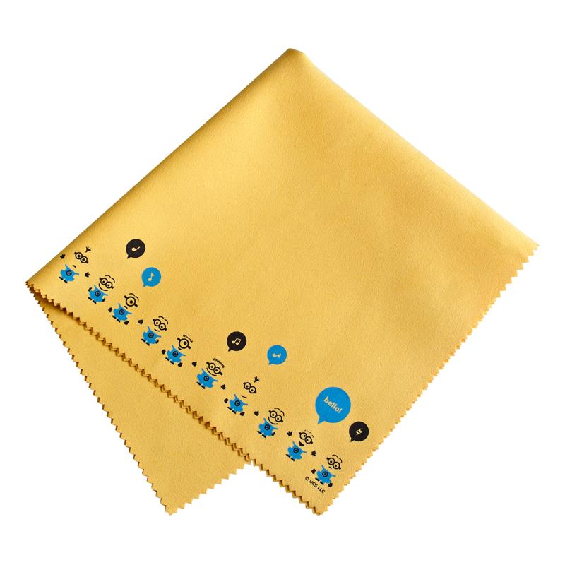 楽器種別：新品NONAKA/新品 商品一覧＞＞管楽器・吹奏楽器【〜5，000円】 商品一覧＞＞トランペット用アクセサリ/お手入れ用品/NONAKA 商品一覧＞＞サックス買うなら、当店で！専門のスタッフが丁寧に検品・調整しているので安心です！NONAKA ミニオン ライン MNPC-1 楽器 クリーナー ポリッシング クロス商品説明ミニオン 楽器クリーナー ポリッシングクロスライン MNPC-1人懐こいミニオン達が一列に整列したユニークなデザイン最先端技術によって生み出された超極細繊維（マイクロファイバー）を使用した画期的な楽器クリーナーです。●楽器使用後の汗や油汚れ、指紋もきれいに拭きとります。●シルバー、ラッカー、クロムメッキ仕上の金管楽器はもちろん、木管楽器、ピアノやギター等楽器類、ガラス製品や家具類のお手入れにも最適、多目的にご使用いただけます。●ピストンオイル、グリスの拭き取りにも効果があります。●シリコンなどの特殊加工をしておりませんので、拭き取り後、薬剤や仕上剤などの油膜が残らず、繰返し使用しても効果に変化はありません。素材：ポリエステル 100%サイズ：38cm x 40cm●ミニオン●『怪盗グルーの月泥棒』(2010 年)、『怪盗グルーのミニオン危機?発』(2013 年)で?躍?気となったバナナが大好物の謎の生物ミニオン。ついに2015 年の映画『ミニオンズ』では主役を務めるまでに。そして、『怪盗グルーのミニオン大脱走』(2017 年)はシリーズ史上最大のヒットにして、全アニメ映画で年間No.1 の座に！2022 年には『ミニオンズ フィーバー』が劇場公開、そして2024 年にはシリーズ最新作『怪盗グルーのミニオン超変身』が劇場公開し、世界中で社会現象を巻き起こし記録的な大ヒットが続くアニメシリーズとなりました。欠点だらけで親しみやすく、愛らしくも破壊的なミニオン達のかわいい姿はますます世界中のファンを魅了しています。イケベカテゴリ_管楽器・吹奏楽器_トランペット用アクセサリ_お手入れ用品_NONAKA_新品 SW_NONAKA_新品 JAN:4560287460684 登録日:2025/10/02 野中貿易