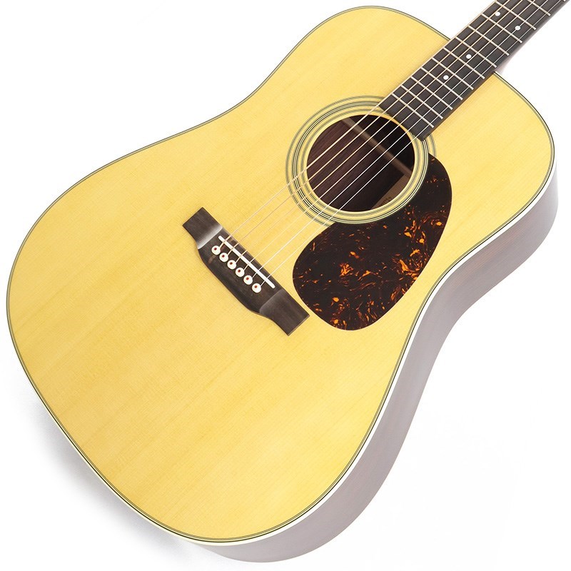 楽器種別：アウトレットアコースティックギター/MARTIN 商品一覧＞＞アコースティックギター/MARTIN/Dreadnought (ドレッドノート) 商品一覧＞＞アコースティックギター【215，000円〜405，000円】 商品一覧＞＞アコギ買うなら、当店で！出荷前の検品・調整はもちろん、丁寧梱包でお届けします！MARTIN 【特価】 D-28 Satin #2717412 【スタッフ選定品】 マーチン マーティン商品説明イケベスタッフ選定品！ふくよかな鳴りが気持ち良い一本です！往年の名作D-28にサテンフィニッシュが誕生！トップコードのクリアを吹いていないだけで、その他のスペックは通常のD-28と同様ですが、塗装の影響で、迫力の低音はそのままに、サウンドがやや乾いた明るい響きになります！仕上げが異なるだけで、結構リーズナブルになるのも嬉しいポイント！ゆたかで広がりのあるサウンドは一生ものです。スタッフが複数本の中から音の良い物を厳格にチョイスした個体です。お見逃しなく！商品詳細Top : Solid Sitka SpruceBack Material : Solid East Indian RosewoodSide Material : Solid East Indian RosewoodNeck Material : Select HardwoodNeck Shape : High Performance TaperFingerboard Material : Solid Black EbonyScale Length : 25.4（645.2mm）Fingerboard Width at Nut : 1 3/4'（44.5mm）Bridge Material : Solid Black EbonyTuning Machines : Nickel Open GearPickguard : Faux Tortoiseハードケース付属イケベカテゴリ_アコースティック／エレアコギター_アコースティックギター_MARTIN_Dreadnought (ドレッドノート)_アウトレット JAN:0729789653015 登録日:2024/01/29 アコースティックギター アコギ マーチン マーティン