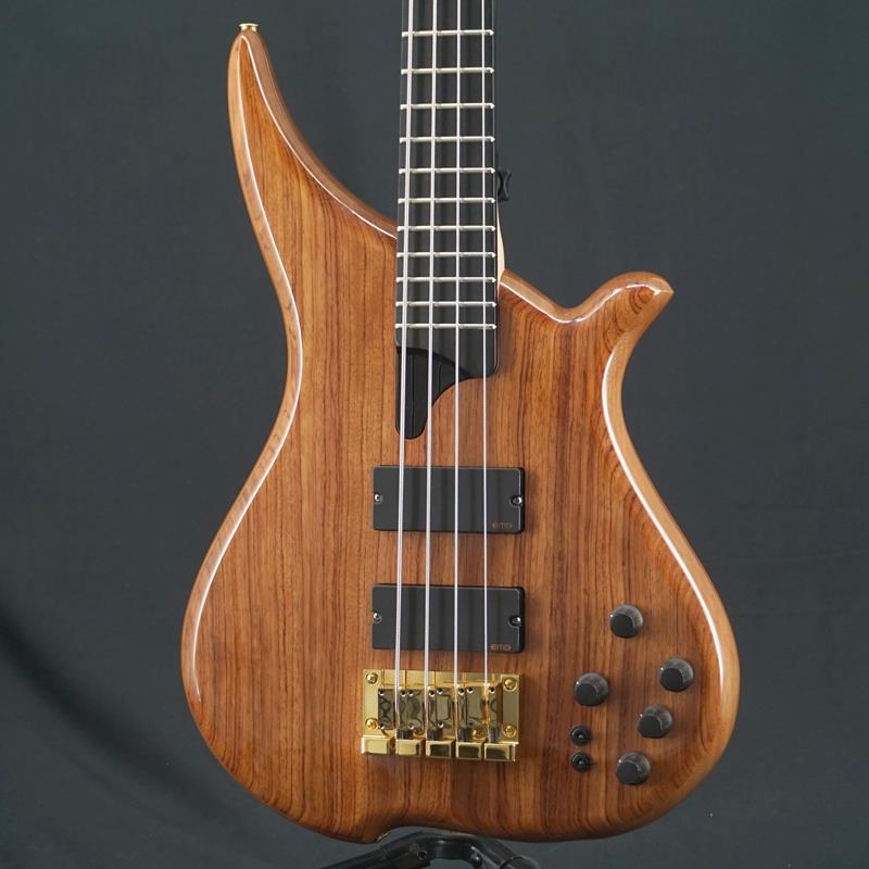 楽器種別：ユーズドTUNE/TWB Series 商品一覧＞＞TUNE/ユーズド 商品一覧＞＞ベース【75，000円〜140，000円】 商品一覧＞＞エレキベース/小型ボディ・多フレット/TUNE 商品一覧＞＞当店のベースは、出荷前に専門スタッフが検品・調整しているので安心です！TUNE USED 中古 TWB-4商品説明TWB4弦モデルが中古で入荷！国産ブランドの老舗TUNE GUITAR MANIACの代表モデルの1つTWB。アタック感とはっきりとした中高域に、ローミッドと抑えの効いた締りのあるローエンドのふくよかなトーンで、奥深い上質なサウンドに仕上がっております。ピックアップはEMGを搭載し、ミニスイッチはシングル/ハムをそれぞれ切り替えることができ、プリアンプにはオリジナルのGZP-2を搭載。3BandEQで幅広いサウンドメイクが可能です。細かな擦り傷や打痕が見受けられ、ストラップピン付近に穴埋め跡が見受けられることからクリア塗装は吹き直しているかと思われます。トラスロッドの余裕はあり、ネックコンディションは良好です。Weight≒4.30kg付属品：TUNEハードケースイケベカテゴリ_ベース_エレキベース_小型ボディ・多フレット_TUNE_TWB Series_ユーズド SW_TUNE_ユーズド JAN:2500030850340 登録日:2026/03/28 エレキベース チューン