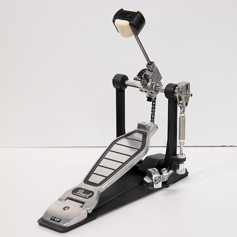 楽器種別：ユーズドPearl/ユーズド 商品一覧＞＞ドラム【〜10，000円】 商品一覧＞＞ドラムペダル/シングル/Pearl 商品一覧＞＞安心してお買い物頂けるよう、スネアもシンバルも丁寧梱包でお届けします！Pearl USED 中古 P-101P [Power Shifter Single Pedal]商品説明☆中古品☆2000年頃に販売されていたP-101Pの中古品が入荷いたしました。中古品の為、キズや汚れ等の使用感がございます。小ぶりのフットボードにシングル・チェーン。軽快でスムーズなフットワークが魅力のモデルです。パワーシフターやクォード・ビーター等、現在のパールペダルにも受け継がれる機能の搭載がスタートした時期のモデルです。イケベカテゴリ_ドラム_ドラムペダル_シングル_Pearl_ユーズド SW_Pearl_ユーズド JAN:2500190044108 登録日:2026/04/09 ペダル ドラムペダル キックペダル パール