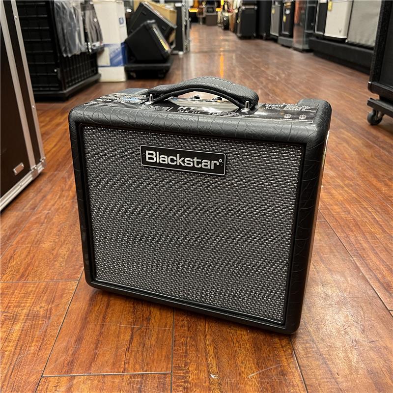 楽器種別：ユーズドBlackstar/ユーズド 商品一覧＞＞ギターアンプ・ベースアンプ【25，000円〜55，000円】 商品一覧＞＞ギターアンプ/コンボ/チューブ/Blackstar 商品一覧＞＞安心してお買い物頂けるよう、ミニアンプもコンボアンプも丁寧梱包でお届けします！Blackstar USED 中古　HT-1R-MKIII商品説明人気小型真空管アンプがUSEDで入荷！真空管ならではのトーンをコンパクトな筐体で実現するBlackstarのHTシリーズは、数多くのプロミュージシャンや新進気鋭のミュージシャンの自宅／スタジオで愛用されてきました。そして、Blackstarブランドの真空管アンプ・シリーズの中核を担ってきました。この度、たゆまぬ改良や研究を経て、真空管アンプ・シリーズHT MK IIIが登場しました。こちらは1WモデルのHT-1 MKIIIです。HT-1R MK III と HT-5R MK III、そしてHT-20R MK IIIは、これまでの同シリーズで定評のあった機能をすべて継承、さらに世界トップクラスのDSPスピーカー・シミュレーター「CabRig」を搭載することにより、100種類に及ぶキャビネットやマイクのタイプ、さらにはマイクの配置やルーム・セッティングを選択することができます。そして、これらの設定は3つのプリセットに保存することができ、プリセットをすぐに呼び出すことができます。またHT-5R MK III および HT-20R MK III は、10%まで出力を削減できるパワーリダクション機能を搭載しています。商品詳細コンディション：使用に問題無し付属品：ACケーブル・クイックガイド保証：保証無し現状販売イケベカテゴリ_ギターアンプ・ベースアンプ_ギターアンプ_コンボ_チューブ_Blackstar_ユーズド SW_Blackstar_ユーズド JAN:2500070849830 登録日:2026/03/28 ギターアンプ ブラックスター