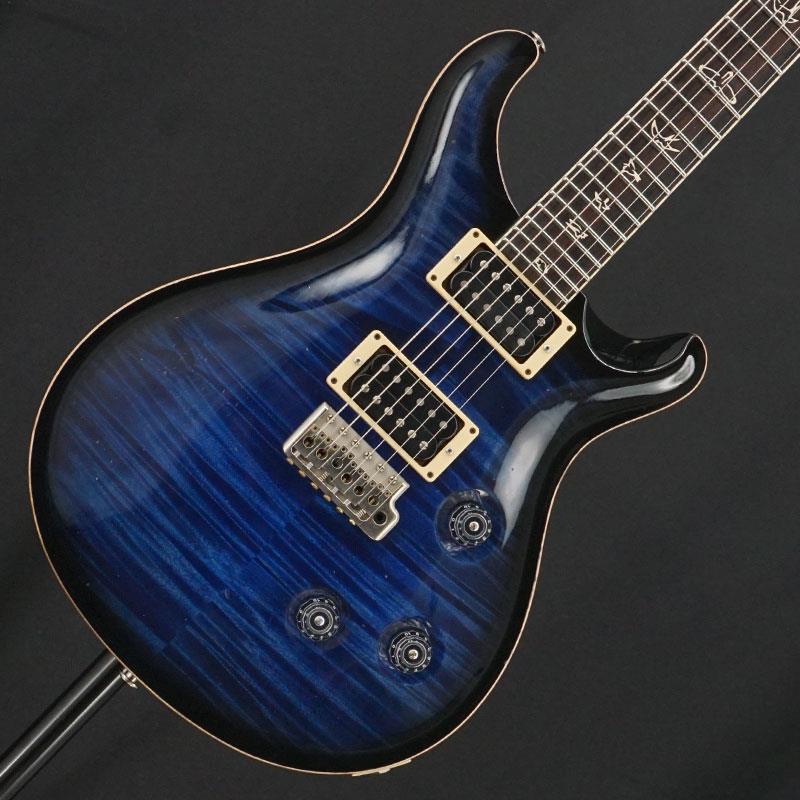 楽器種別：ユーズドP.R.S./PRS CORE MODELS (Custom／McCarty) 商品一覧＞＞P.R.S./ユーズド 商品一覧＞＞エレキギター【240，000円〜455，000円】 商品一覧＞＞その他/P.R.S. 商品一覧＞＞当店のギターは、出荷前に専門スタッフが検品・調整しているので安心です！P.R.S. USED 中古 25th Anniversary Custom24 10Top(Sapphire Smoke Burst)［SN.164278］ Paul Reed Smith ポールリードスミス商品説明フラッグシップモデルであるCustom24をベースにPRS社25周年を記念して製作された特別モデルの中古品が入荷！PRS社が本格的にギターの製造を始めた1985年からの25周年を記念して製作された「Custom24 10Top」!特別スペックモデルである本機は、通常ラインナップにはない「Sapphire Smoke Burst」で仕上げられ、深く波打つようなフィギュアドメイプルに、Customならではのナチュラルバインディングが目を惹く一本です。黒々としたローズウッド指板には、アウトラインに影のついたシャドウバードインレイが施され、ローズウッドの突板により仕上げられたヘッドには、アニバーサリーイーグルと「25th」の文字が刻まれるなど、各所に特別感のある一本となっています。ピックアップには「Vintage(Neck)」「HFS(Bridge)」を搭載。PRSらしいサウンドはそのままに、深く歪ませても音像を失うことのない、バランスの良い組み合わせとなっています。当個体状態といたしましては、両ピックアップが同社製のものに交換（純正欠品）、ブリッジ1・2弦のビスが交換されている他、アームが欠品しており、ボディ全体のスレキズや打痕をはじめとして、かなりの使用感のあるプレイヤーズコンディションとなっておりますが、フレットは7割程度の高さを残し、ネックコンディションやトラスロッド、電装系含め演奏面での問題はございません！まだまだ末永くお付き合いいただける1本としてお迎えいただけます。豪華仕様のCustom24、この機会に是非ご検討ください！アーム・認定書等欠品NAZCAギグケース付属Weight≒3.48kg2010年製商品詳細Body:10top Grade Carved Figured Curly Maple Top， Mahogany BackNeck:MahoganyFingerboard:Rosewood w/Shadow Bird InlayConstruction:Set-NeckFret:24Nut:Original Synthetic NutNut width:43.0mm(実測)Radius:9.5RScale:635mmControl: 1Volume/ 1Tone/ 5way RotarySW Pickups:PRS Vintage Bass(Neck)， PRS HFS Treble(Bridge)Machine Head:PRS PhaseII Locking TunerBridge:PRS Tremoro Bridgeイケベカテゴリ_エレキギター_その他_P.R.S._PRS CORE MODELS (Custom／McCarty)_ユーズド SW_P.R.S._ユーズド JAN:2500010830140 登録日:2026/01/26 ギター ピーアールエス