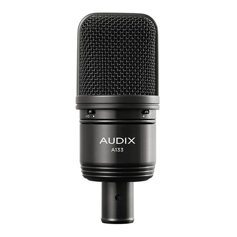 楽器種別：新品AUDIX/新品 商品一覧＞＞レコーディング【30，000円〜65，000円】 商品一覧＞＞マイク/コンデンサーマイク/AUDIX 商品一覧＞＞レコーディング機器買うなら、当店で！専門スタッフが迅速丁寧に対応します！AUDIX A133商品説明★スタジオ用コンデンサーマイクロフォンA133は、ライブステージ、スタジオでの利用に最適なコンデンサーマイクロフォンです。録音したい楽器のサウンドだけを的確に拾うことができるカーディオイド特性の大口径33mmコンデンサーカプセルを搭載。ローノイズのプリアンプ回路を内蔵しているので、ヴォーカル、コーラス、ピアノ、アコースティック楽器、オーバーヘッドといった楽器録音以外にもポッドキャスティングなどでも高音質な録音を提供します。独自のショックマウントを内蔵しているのでマイクスタンドに付属のマイククリップで直接取り付けても振動ノイズを防ぎます。環境に合わせて、10dBパッドスイッチ、ローカットフィルターの設定を変更することができます。ライブステージ、スタジオからポッドキャスティングまで幅広い用途に最適大口径33mmコンデンサーカプセル搭載、プリアンプ内蔵設計、製造、検査をAudix米国工場にて実施形式：コンデンサーマイクロフォン指向性：単一指向性マイクカプセル：33mmコンデンサーカプセル（29mm 3.4ミクロン金蒸着ダイヤフラム）周波数特性：40Hz〜20kHz出力インピーダンス：150Ω感度：23mV/Pa（1kHz）S/N比：84dB最大入力音圧SPL：140dB（150dB：Padオン）等価ノイズレベル：10dB（A-weighted）ダイナミックレンジ：130dB接続端子：XLRコネクタ電源：ファンタム電源（48V±4V）消費電流：3mA外観材質：機械加工アルミグリル、スチール合金付属品：DCLIPマイクホルダー（3/8-5/8変換ネジ付属）、ポーチ質量：280gイケベカテゴリ_レコーディング_マイク_コンデンサーマイク_AUDIX_新品 SW_AUDIX_新品 JAN:0687471511091 登録日:2022/10/29 マイク コンデンサーマイク コンデンサマイク レコーディングマイク