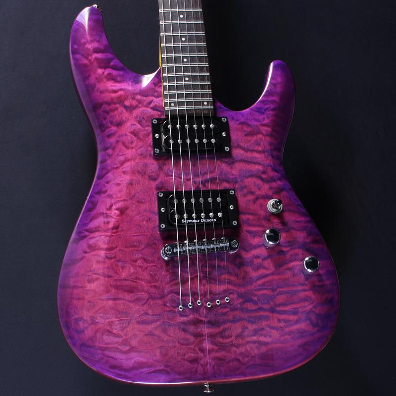 楽器種別：ユーズドSCHECTER/ユーズド 商品一覧＞＞エレキギター【35，000円〜70，000円】 商品一覧＞＞STタイプ/SCHECTER 商品一覧＞＞当店のギターは、出荷前に専門スタッフが検品・調整しているので安心です！SCHECTER USED 中古 C-6 Plus [AD-C-6 PLUS] (Electric Magenta)商品説明◆イケベリユース認定中古楽器保証書(ご購入日から12ヶ月有効)付属◆コストパフォーマンスに優れたシェクターエントリーモデルの中古品が入荷！全体を通して細かな傷や打痕、塗装欠けが散見されます。ピックアップがSeymour DuncanのSH-1nとSH-5に交換。5弦のサドルビスが交換されております。6弦と5弦のサドルが弦を外した際に緩みやすくなっております。フレットは残り約9割程、トラスロッドの動作や電装系に異常は見られません。ソフトケース付属重量：約3.25kg〜〜〜〜〜以下、新品時の商品説明となります。〜〜〜〜〜国内外で大人気のシェクター・ダイヤモンド・シリーズから登場した、最も優れたコストパフォーマンスを誇るエントリーモデル「C-6 Plus」。カラーリングに映えるキルテッドメイプルをイメージしたボディトップにベベルド加工が施されたバスウッドを採用しており、ジャンボサイズ・24フレット仕様のネックがボルトオン方式でジョイントされています。さらにはオリジナルハムバッカー・ピックアップを2基搭載しており、弦振動をダイレクトにボディへと伝達する裏通しタイプのチューン・オー・マチック・ブリッジとの組み合わせで、変則的なチューニングへのチェンジやハードな歪みに最適なパワフルサウンドが手軽に手に入ります。商品詳細BODY: Quilted Maple Image Top / Basswood Back NECK: MapleFINGER BOARD: RosewoodFrets: 24 X-JumboSCALE: 25 1/2 inchConstruction: Bolt-onPICKUPS: Seymour Duncan SH-1n， SH-5BRIDGE: Tune-O-Matic with String Thru BodyCONTROL: Volume/Tone/3-Way Switchイケベカテゴリ_エレキギター_STタイプ_SCHECTER_ユーズド SW_SCHECTER_ユーズド JAN:2500010845359 登録日:2026/02/20 エレキギター シェクター