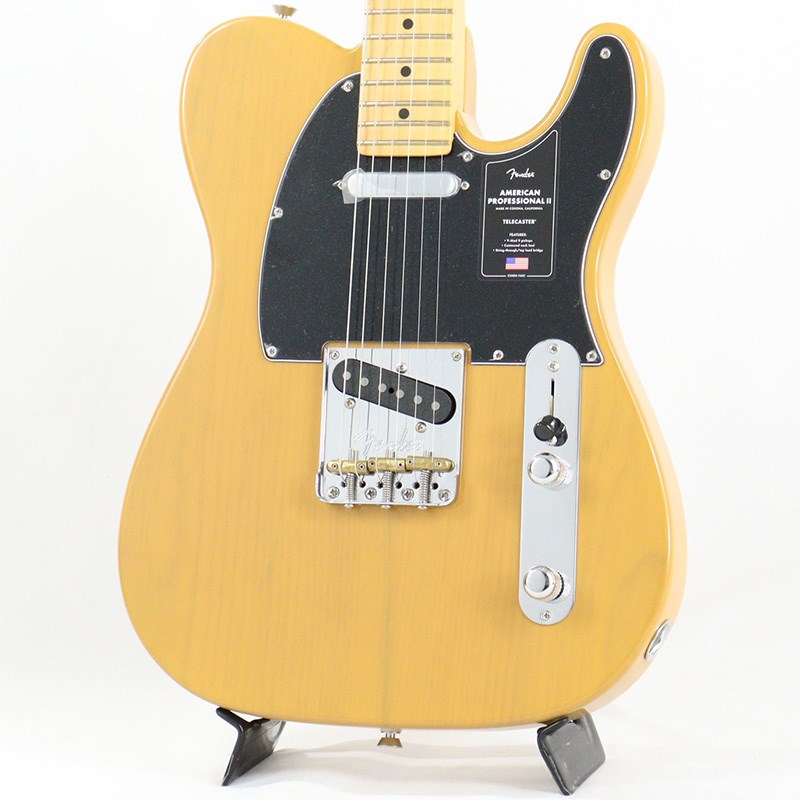 楽器種別：新品エレキギター/Fender USA 商品一覧＞＞エレキギター/Fender USA/American Professional II 商品一覧＞＞エレキギター【165，000円〜310，000円】 商品一覧＞＞当店のギターは、出荷前に専門スタッフが検品・調整しているので安心です！Fender USA American Professional II Telecaster (Butterscotch Blonde/Maple)商品説明American Professional II Telecasterは、70年以上に渡る革新、インスピレーション、進化を経て、現代のプレイヤーの要求に応えます。高い人気を誇るDeep Cシェイプネックは、丁寧にエッジがロールオフされ、至高の演奏体験を約束するSuper-Naturalサテン仕上げが施されています。また新たに設計されたネックヒールを採用し、快適なフィーリングとハイポジションへの容易なアクセスを実現しました。新しいV-Mod II Telecasterピックアップは、これまで以上に繊細で、Telecasterならではの独特なトゥワングを内包した魅力的なサウンドを実現しています。イントネーションが改善されたBulletサドルをの備えた新しいトップロード/ストリングスルーブリッジは、各弦のイントネーションとテンション感を個別に調整することが可能で、今までのTelecasterブリッジの中で最も快適でフレキシブルなブリッジです。American Professional II Telecasterの手に馴染む感覚とサウンドの多様性は、手に取り、耳にした瞬間、すぐにお分かりいただけることでしょう。プロの楽器の新たなスタンダードとなるような幅広い改良が、American Professional IIシリーズには詰め込まれています。※画像はサンプルとなります。製品の特性上、杢目・色合いは1本1本異なります。Body Material: Roasted PineBody Finish : Gloss UrethaneNeck : Maple， Deep CNeck Finish : Super-Natural Satin Urethane Finish on Back of Neckwith Gloss Urethane Headstock FaceFingerboard: Maple - 9.5 (241 mm) RadiusFrets: 22， Narrow TallPosition Inlays: Black DotNut (Material/Width ) : Bone， 1.685 (42.8 mm)Tuning Machines: Fender Standard Cast/Sealed StaggeredScale Length : 25.5 (648 mm)Bridge: 3-Saddle Top-Load/String-Through Tele with Compensated BrassBullet SaddlesPickguard:3-Ply BlackPickups: V-Mod II Single-Coil Tele (Bridge， Neck)Pickup Switch ing : 3-Position Blade: Position 1. Bridge Pickup， Position 2. Bridge andNeck Pickups， Position 3. Neck PickupControls: Master Volume， Master ToneAuxiliary Sw itch ing : Push-Push Tone Control Activates Series ModeControl Knobs: Knurled DomeHardware Finish : Nickel/ChromeStrings: Fender USA Bullets 3250L Nickel Plated Steel (.009-.042 Gauges)ハードケース付属イケベカテゴリ_ギター_エレキギター_Fender USA_American Professional II_新品 JAN:0885978603152 登録日:2020/10/09 エレキギター フェンダー ふぇんだー フェンダーUSA アメリカンプロフェッショナル アメプロ