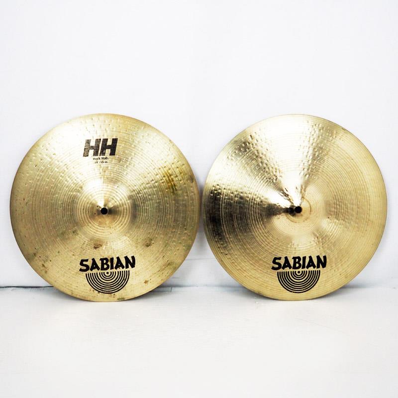 楽器種別：ユーズドSABIAN/HH 商品一覧＞＞SABIAN/ユーズド 商品一覧＞＞ドラム【20，000円〜45，000円】 商品一覧＞＞シンバル/ハイハット/SABIAN 商品一覧＞＞安心してお買い物頂けるよう、スネアもシンバルも丁寧梱包でお届けします！SABIAN USED 中古 HH Rock Hats 14[1246g/1556g]商品説明【SABIAN HH、ロックハイハットの中古品が入荷致しました！】[HH Vintage × Dark]HHは「hand hammered」の頭文字。職人が手作業で行うこの伝統的な技法により、より暖かく、よりダークで、表情豊かな音色が得られます。これらのシンバルは、ジャズ、ブルース、ロック、またはヴィンテージ風のサウンドを求めるあらゆるスタイルに最適です。HHは現行のセイビアンシンバルの中で最もトーンの完成度の高いシンバルです。＜Rock Hats＞かなりウェイトを持たせたモデルで、セイビアンらしいタイトで骨太なアタック、深みのある複雑でダークな鳴りを持つハイハットです。ダークな鳴りでトーン自体は落ち着いてはいるものの、ウェイトから来る音量は凄まじく、ホールなどの大きな会場でのポップスなど歌モノからヘヴィーなロックサウンドまで広くご使用いただけるモデルです。サイズ：14インチ※中古品のためキズや汚れ、サビや等使用感がございます。予めご了承くださいませ。イケベカテゴリ_ドラム_シンバル_ハイハット_SABIAN_HH_ユーズド SW_SABIAN_ユーズド JAN:2500190834686 登録日:2026/01/27 シンバル セイビアン