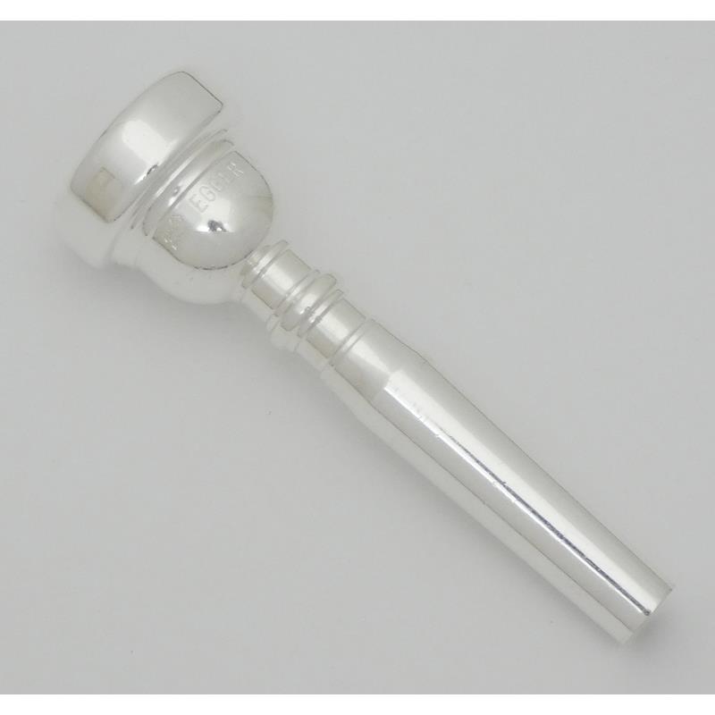 楽器種別：ユーズドその他ブランド(管楽器・吹奏楽器)/ユーズド 商品一覧＞＞管楽器・吹奏楽器【10，000円〜25，000円】 商品一覧＞＞トランペット用アクセサリ/トランペット用マウスピース/トランペットマウスピース/その他ブランド(管楽器・吹奏楽器) 商品一覧＞＞サックス買うなら、当店で！専門のスタッフが丁寧に検品・調整しているので安心です！その他ブランド(管楽器・吹奏楽器) USED 中古 Egger エッガー / X-3B/8 トランペット用 マウスピース商品説明【中古】 Egger (エッガー) X-3B/8スイス・バーゼルの老舗金管楽器メーカー、EGGER。80年以上にわたり歴史的金管楽器の研究・製作を続け、ルネサンスからバロック、古典派、ロマン派まで、各時代の音色を追求してきました。マウスピースも歴史的オリジナルをもとに数多く製作しています。こちらのマウスピースは、全体的に使用感がありリムやボディー、シャンク部などにキズや当てキズ（打痕）、シャンク部先端の歪みなどございます。※パッケージケースなどの付属品はございません。マウスピース単体での販売となります。お送りの際は、厳重梱包にてお送りさせて頂きます。イケベカテゴリ_管楽器・吹奏楽器_トランペット用アクセサリ_トランペット用マウスピース_トランペットマウスピース_その他ブランド(管楽器・吹奏楽器)_ユーズド SW_その他ブランド(管楽器・吹奏楽器)_ユーズド JAN:2500260906312 登録日:2026/08/10 トランペット用アクセサリ トランペット用マウスピース トランペットマウスピース