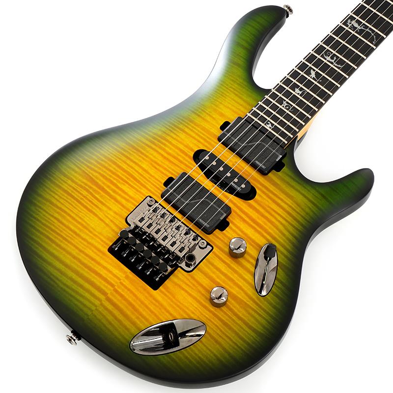 楽器種別：新品P.R.S./PRS SE SERIES 商品一覧＞＞P.R.S./新品 商品一覧＞＞エレキギター【205，000円〜395，000円】 商品一覧＞＞STタイプ/P.R.S. 商品一覧＞＞当店のギターは、出荷前に専門スタッフが検品・調整しているので安心です！P.R.S. SE Chleo (Mantis Burst) SN.CTIH065552 【2025年生産品】商品説明PRS SE Chleo（クリオ）「PRS SE Chleo（クリオ）は、高いプレイアビリティ、優れたクラフトマンシップ、そして多彩なサウンド・ヴァリエーションを兼ね備え、究極のコストパフォーマンスを誇るギターを目指して開発がスタートしました。モダンなスペックとクラシックなスタイルを融合させることで、プレイヤーにとって馴染みのあるトラディショナルなサウンドから革新的なサウンドまで、幅広くカヴァーすることができます。多くの人が手の届く価格帯に落とし込みつつも常にハイレベルな性能を発揮するこのSE Chleoは、必ずしも高価な楽器＝一流の楽器ではないことを示す良い一例となるでしょう。」? ハーマン・リー（Herman Li）、DragonForcePRS SE Chleoは、PRS Guitarsと数々の受賞歴を持つギタリストのハーマン・リーによるコラボレーションによって誕生しました。パワー・メタル・バンド DragonForceのリード・ギタリストを務めるハーマン・リーは、超高速かつ正確無比なプレイスタイルで名高い技巧派プレイヤーです。2025年に限定生産されたPRS Chleo Limited Editionをベースに開発されたこのSEシグネチャーモデルは、現代のメタル・ギタリストのニーズを徹底的に追求し、PRSのラインナップの中でも他のモデルとは一線を画す特徴を多く兼ね備えたモデルです。本モデルはメイプル・トップ&マホガニー・バックのボディに、メイプル・ネック&エボニー指板を採用。立体的なカーブ加工が施された極薄・軽量ボディにより、長時間の演奏でも快適なプレイアビリティを実現。ネックシェイプとジョイント構造は本モデル専用に設計され、極薄のネックは、幅を少し広く設けることによって強度を確保しつつ20インチ・ラディアスの指板面がストレスのない、スムーズかつスピーディな演奏を可能にしました。また、ネック内部にはカーボン・ファイバーのロッドを内蔵し、高い剛性とサスティンを生み出しています。指板にはエクリプス・ドラゴン・インレイが施され、PRSのトレードマークでもあるカッタウェイも本モデル専用に特別なカスタマイズが施され、ハイポジションへのアクセスを極限まで高めています。ブリッジには、Floyd Roseロッキング・トレモロを搭載することで、激しいアーミングでも安定したチューニングを実現。ピックアップは、先行して発売されたPRS Chleo Limited Edition同様、ハーマン・リーのシグネチャー・モデルとなるFishman Fluence OMNIFORCEを搭載。銅を使用しない多層PCB構造を採用し、レンジの広いノイズレスなトーンを創出。3つの異なるボイスと多彩なスイッチング・システムの組み合わせにより、13種類のサウンド・ヴァリエーションを生み出します。太くアグレッシブなリズム・トーンから、滑らかでウォームなバイト感の溢れるリード・トーン、そして高い透明感を兼ね備えたシングルコイル・トーンまで、あらゆるサウンドをカヴァー。本モデルのプレイヤビリティを重視したコントロール・レイアウトは、演奏中のスムーズなトーン切り替えを可能にし、ハイゲインのチューブ・アンプ、モデリング・アンプ、DAW上のプラグインなど、どの機材と組み合わせてもそのポテンシャルを最大限に発揮します。限界を打ち破り、これまでにない自分だけのサウンドを作り上げることを可能にするギター。それがまさに、このPRS SE Chleoなのです。Weight≒3.11kgギグバッグ付属商品詳細BODYBody Construction : SolidbodyTop Wood : MapleVeneer : Flame MapleBack Wood : MahoganyTop Carve : SculptedNECKNumber of Frets : 24Scale Length : 25.5Neck Wood : MapleNeck Construction : Multi-PlyTruss Rod : PRS Double-Acting w/ Carbon Fiber Strength RodsNeck Shape : ChleoNeck Depth at the 1/2 Fret : 23/32Neck Depth at the 12 1/2 Fret : 52/64Neck Width at the Nut : 1 12/16Neck Width at the Body : 2 9/32Fretboard Wood : EbonyFretboard Radius : 20Fretboard Inlay : Eclipse DragonsHeadstock Logo : Signature SENECK/BODY ASSEMBLENeck/Body Assembly Type : Bolt-OnHARDWAREBridge : Floyd Rose 1000 Tremolo w/ PRS Locking NutTuners : PRS-Designed TunersHardware Type : Smoked BlackNut : PRS LockingTruss Rod Cover : ChleoELECTRONICSPickup : Fishman Fluence Signature Series Omniforce Herman LiControls : Push/Pull Volume and Push/Pull Tone Controls with 5-Way Blade SwitchPower : 9 Volt BatteryADDITIONAL INFOStrings : PRS Classic， 9-46Tuning : Standard (6 String): E， A， D， G， B， Eイケベカテゴリ_エレキギター_STタイプ_P.R.S._PRS SE SERIES_新品 SW_P.R.S._新品 JAN:0825362244707 登録日:2026/01/27 ギター ピーアールエス エスイー