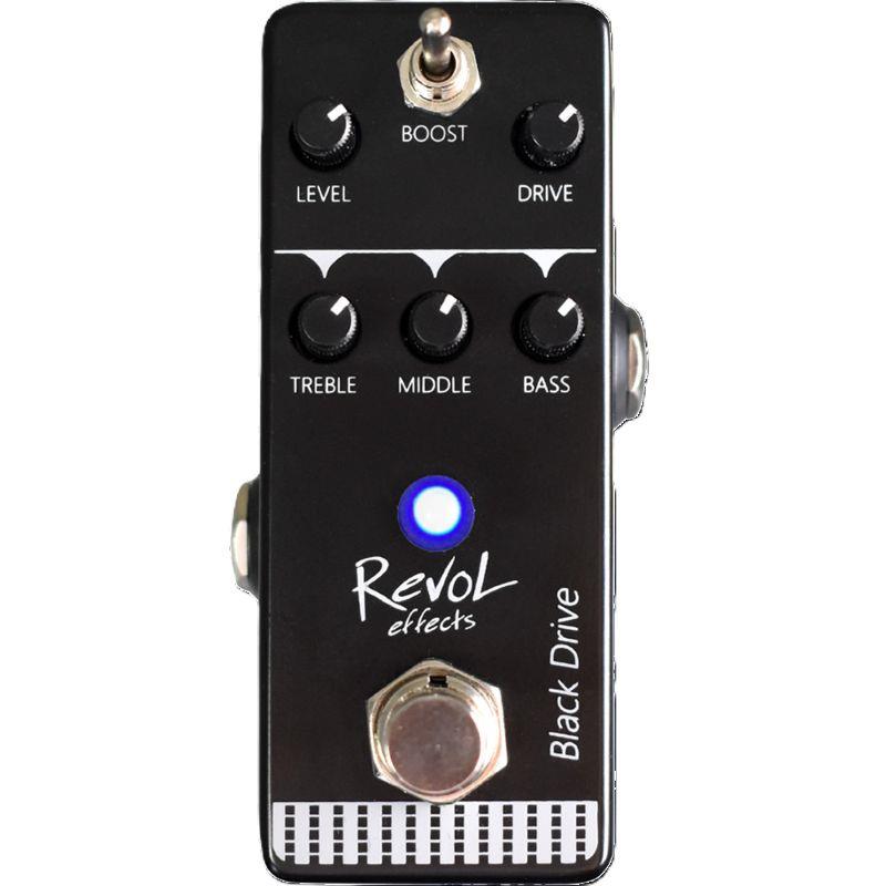 楽器種別：新品RevoL effects/オーバードライブ 商品一覧＞＞RevoL effects/新品 商品一覧＞＞エフェクター【〜10，000円】 商品一覧＞＞ギター用エフェクター/歪み系/オーバードライブ/RevoL effects 商品一覧＞＞安心してお買い物頂けるよう、コンパクトもマルチも丁寧梱包でお届けします！RevoL effects EFD-01 /Black Drive商品説明自身のアンプサウンドに往年のアメリカン真空管アンプのドライブテイストを加えることができる、アンプライクなペダルです。BOOST スイッチでドライブの強弱を設定し、3つの EQ でより細かい調整が可能です。DRIVE レベルを上げるとロー・ミッドの帯域が上昇し、ファズのような太いドライブサウンドを奏でます。ピッキングの強弱による反応も良く、表現力豊かなプレイをサポートします。ギターの直後に繋いで、3 EQ を活かしてアンプの補正に使用したり、オーバードライブペダルをさらにブーストしたい時に使用したり、様々なエフェクトにプラスのテイストを加える使い方がオススメです。■ スペックインプット - 1/4 モノラルジャック（インピーダンス：500KΩ）アウトプット - 1/4 モノラルジャック（インピーダンス：1KΩ）電源 - DC 9V アダプター（センターマイナス）消費電力 - 3mAサイズ - 93.5mm (D) × 42mm (W) × 52mm (H)重量 - 140g※ 推奨アダプター以外での正常動作は保証いたしかねます。■ 充実したコントロールで繊細な音作りをLEVEL : 出力レベルを調整します。DRIVE : 歪みの量を設定します。レベルを上げるとロー・ミッドの帯域が上昇し、 ファズのような太いドライブサウンドを奏でます。BOOST : ドライブの強さに影響し、ONにするとよりファットなサウンドになります。3バンド EQ : 低・中・高、それぞれの音域を調整します。イケベカテゴリ_エフェクター_ギター用エフェクター_歪み系_オーバードライブ_RevoL effects_オーバードライブ_新品 SW_RevoL effects_新品 JAN:4534853519885 登録日:2026/03/05 レヴォル