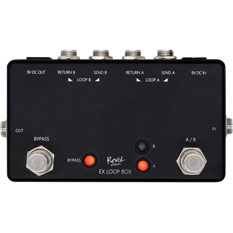 楽器種別：新品RevoL effects/新品 商品一覧＞＞エフェクター【〜10，000円】 商品一覧＞＞ラインセレクター・フットスイッチ/ラインセレクター/RevoL effects 商品一覧＞＞安心してお買い物頂けるよう、コンパクトもマルチも丁寧梱包でお届けします！RevoL effects ELP-BOX /EX LOOP BOX商品説明2つの LOOP チャンネルを切り替え、バイパスも可能な簡易スイッチャーです。DC OUT 出力は最大で1，000mAです。（ ※ 9V DC アウトプットの供給可能電流量は、お使いのアダプターの出力容量や分配状況に応じて変化します。）■ スペックインプット：1/4 モノラルジャックアウトプット：1/4 モノラルジャック電源 (IN)：DC 9V アダプター（センターマイナス）消費電流：7mAサイズ：124mm (D) × 69mm (W) × 56mm (H)重量：270g※ 9V アダプター AD9V/500mA または AD-9V/2A を推奨■ EX LOOP BOX ELP-BOX の特長パターン 1 ： シンプルなエフェクト2ループ・セレクターとして使用。A/B フットスイッチを踏み込むとループが切り替わり、BYPASS フットスイッチでバイパスの OFF/ON を切り替えます。パターン 2 ： チューナーアウトとして使用。A/B フットスイッチを踏み込むとループが切り替わり、RETURN 接続が無いため、ミュート状態となります。パターン 3 ： アンプ・セレクターとエフェクト・ループの複合的な使用方法です。2台のアンプを切り替えつつ、エフェクターの OFF/ON を EX LOOP BOX だけで実現可能です。この場合、アンプ B はバイパス信号のみになります。パターン 4 ： OUT、SEND A、SEND B、それぞれにアンプを繋いで3台のアンプのセレクターとして使用。イケベカテゴリ_エフェクター_ラインセレクター・フットスイッチ_ラインセレクター_RevoL effects_新品 SW_RevoL effects_新品 JAN:4534853052030 登録日:2026/03/05 フットスイッチ ラインセレクター