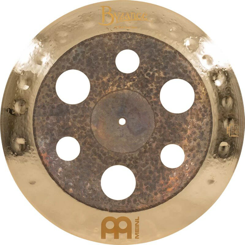 楽器種別：新品MEINL/Byzance Dual 商品一覧＞＞MEINL/新品 商品一覧＞＞ドラム【30，000円〜65，000円】 商品一覧＞＞シンバル/チャイナシンバル/MEINL 商品一覧＞＞安心してお買い物頂けるよう、スネアもシンバルも丁寧梱包でお届けします！MEINL Byzance Dual Trash China 18 [B18DUTRCH]商品説明[Byzance Dual]Byzance Dualシンバルは独特のルックスとサウンドですぐに認識されるようになり、急速な人気の高まりでByzance Extra Dryシリーズから独立し、アイテムを拡大した新シリーズとして確立されました。トルコ製のB20ブロンズからハンドハンマーで丹念に成形され、カップ部はロウ、エッジのみ細いブレードでレイジングされ鮮やかなブリリアント・フィニッシュに仕上げられます。サウンドは見た目通り、トラッシーで土っぽい低音から始まり、爆発的な煌めきのフラッシュでフィニッシュします。・B20ブロンズ合金製・ハンドハンマー加工による優れたサウンド・ナチュラルな外観と極めてドライなサウンド〜Trash China〜Byzance Dualに穴あきチャイナが追加。トラッシー感が増し、よりサスティーンが短くなる仕様です。手数のある演奏時も続いて演奏するシンバルのサウンドを邪魔しない、固有の存在感を示すエフェクトシンバルです。商品詳細＜スペック＞タイプ：Trash Chinaウェイト：Thinサイズ：18マテリアル：B20 Bronzeフィニッシュ：Raw，Brilliant，Traditionalシェーピング：Hand Hammeredスタイル：Gospel，Funk，Fusion，Jazz，Pop，R&B，Studioピッチ：Low-Midキャラクター：Complex，Full-bodied，Musical，Sensitive，Smooth，Warmティンバー：Mid-Darkボリューム：Lowレイジング：None，Narrow Bladeサスティーン：Medium to Shortイケベカテゴリ_ドラム_シンバル_チャイナシンバル_MEINL_Byzance Dual_新品 SW_MEINL_新品 JAN:0842960107999 登録日:2022/05/19 シンバル マイネル ビザンス