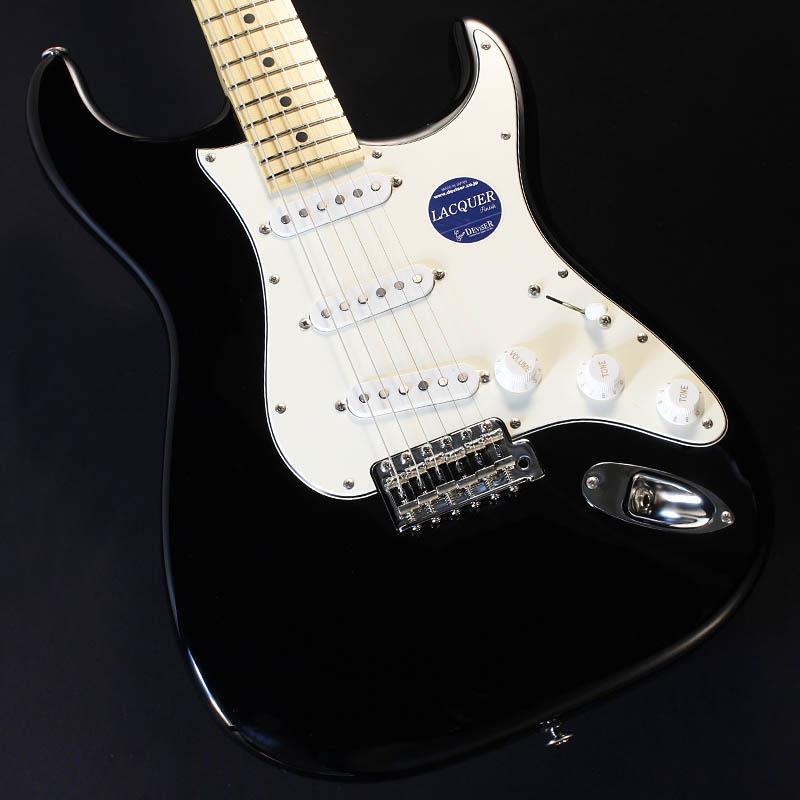 楽器種別：新品momose/MC Models (Original ST Type) 商品一覧＞＞momose/新品 商品一覧＞＞エレキギター【120，000円〜230，000円】 商品一覧＞＞STタイプ/momose 商品一覧＞＞当店のギターは、出荷前に専門スタッフが検品・調整しているので安心です！momose MC1-STD/M (BLK) #21135商品説明momose Custom Craft Guitarその高い完成度には定評のあるmomose（モモセ）によるSTスタイル「MC1-STD/M」！やや大きくえぐった1弦側ホーン、埋め込み式ネックセットプレート、大きく開いたロッドアジャスト用ホール、指板と同じ素材のバインディングなどトラディショナルなSTスタイルをmomose流にアレンジしたモデルです。搭載されているYUTA VS-1ピックアップは粒立ちの良いクリーントーンを生み出します。モダンなサウンドと機能的な仕様で、ジャンルを問わず扱いやすいオールマイティな1本ですので、是非お試しください！【momose MC Model】momoseが追求したビンテージSTの基本構造を継承した、トラディショナルな鳴り・音色。そして、現代的なプレイアビリティーを重視したカスタマイズを更に推し進め、momoseが提唱してきた 「材それぞれの質量・弾力性・響きなどの個体差に応じた加工」 を中心理念に据え、完全な手工制作によりビンテージ・スタイルの可能性を追求。更なるトータルクオリティーを独自のオリジナルスタイルに昇華し、満を持して完成させました。ハイポジションへのスムーズなシフトと、プレイアビリティーを考慮し、カッタウェイ部を若干広くとったボディーシェイプにデザイン。そして、クラシカルなテイストを持たせながらもインパクトのあるヘッドシェイプを採用しています。アジャスト部は瞬時のセッティングを可能にする設計を引き継ぎながらその形状を見直し、更にストレスないアジャストを可能にしました。滑らかな弾き心地を生む、半艶消しの極薄トップラッカーと丹念なサンディングで仕上げたネックシェイプは更にそのグリップフィールに拘り磨きを掛けています。ハイポジション、またはチョーキング時の音詰まりを解消する210Rのフィンガーボード、正確なピッチでフィンガリングのしやすいミディアムサイズで少し高めのJESCAR FW9662-NS（ジム・ダンロップUSA#6105フレット相当）の仕様はそのままに、フレットのタング部を覆う様に指板と同材のウッドバインディンを指板サイドに施す事で、更に滑らかなネックグリップを実現し、過酷な状況下での使用による「バリ」のトラブルをも防止します。ネックジョイントにおいても、ジョイントプレートを使用したトラディショナルな手法を引き継ぎながら、更なる演奏性を追及した落し込み加工と同時に独自のヒールカットを採用。そして使用するジョイントプレートは音質を追求した高密度素材を使用しています。その他、高精度なピッチの維持を可能にするGOTOH社のマグナムロック機構を搭載したチューナー、弦ピッチ10.8 mmの特注ブリッジなど品質への拘りは随所に及びます。アッセンブリーもUSAの最高品質のパーツのみで固められ、ノイズ対策の為の導電塗料によるシールディングも綿密に施されています。そして、材の自然な音色を素直に引き出す事で多くのプレイヤーに多大な評価を得た、YUTA VS-1ピックアップを同じく標準装備しています。商品詳細SpecificationBody: Alder 2PNeck: MapleFingerboard: MapleNut: Oiled BoneBridge: GOTOH/GE108TSMachineheads: GOTOH/SD91-05M MGFret: JESCAR FW9662-NSPickups: momose VS-1Controls: 1Vol，2Tone，5Way PU SelectorScale Length: 648mm(25.5inch)Width at Nut: 42.0mmFingerboard Radius: 210RFinish: Top LacquerString: Elixir NANOWEB Light(.010-.046)Accessories: プロテクトケース、六角レンチ、保証書約3.34kgイケベカテゴリ_エレキギター_STタイプ_momose_MC Models (Original ST Type)_新品 SW_momose_新品 JAN:4582140791858 登録日:2026/02/22 エレキギター モモセ 百瀬