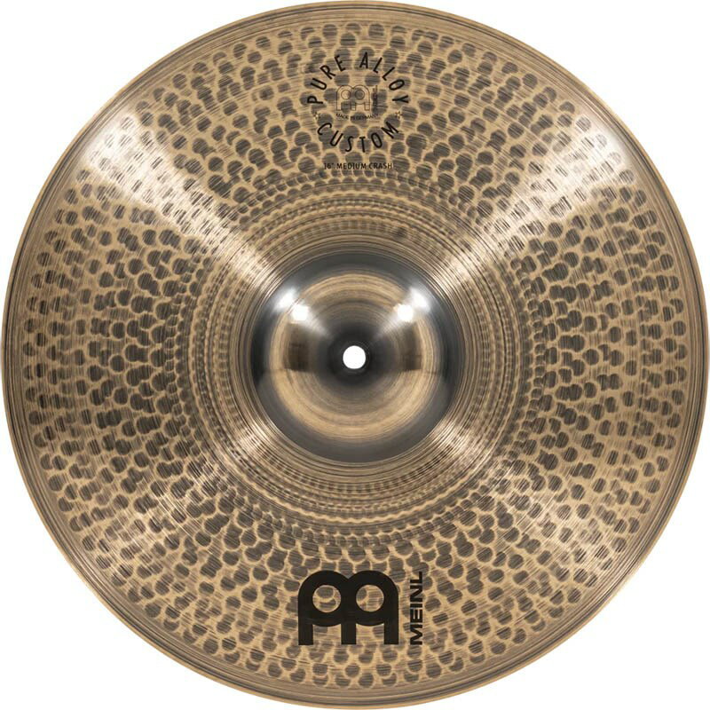 楽器種別：新品MEINL/Pure Alloy Custom 商品一覧＞＞MEINL/新品 商品一覧＞＞ドラム【20，000円〜45，000円】 商品一覧＞＞シンバル/クラッシュ/MEINL 商品一覧＞＞安心してお買い物頂けるよう、スネアもシンバルも丁寧梱包でお届けします！MEINL Pure Alloy Custom Medium Crash 16 [PAC16MC]商品説明[Pure Alloy Custom]Pure Alloyを発売以来、多くのアーティストから薄いウェイトを求める声が寄せられました。様々なオプションをテストした後、ラインナップにミディアムシン・ウェイトの追加を考えました。 ピュアアロイの特徴である明るい輝きとサスティーンを保持しながら、暖かみのあるボディと素早いディケイで、わずかにソフトなアタックを生み出します。Pure Alloy Customは、ドイツでピュアアロイ・ブロンズからハンマリングで成形されます。このシンバルを際立たせるため、カスタムスモークブロンズと呼ばれる新しいフィニッシュを表面に施し、裏面は磨き上げたブリリアント・フィニッシュしています。ピュアアロイ・ブロンズは、どのドラムキットにもユニークで美しい追加シンバルになるでしょう。スモークブロンズトップとブリリアントボトムの見事な組み合わせです。・優れたタッチと透き通ったピュアなサウンド・心地よい、澄んだ低音・幅広い音域をカバーする豊かな響き〜Medium Crash〜Pure Alloy Customに新たに4つのクラッシュが加わりました。18インチサイズはMedium Thin／Medium／Medium Heavyの3ウェイトから選択可能になりました。商品詳細＜スペック＞タイプ：Crashウェイト：Mediumサイズ：16マテリアル：Pure Alloyフィニッシュ：Smoked-Bronze，Brilliantシェーピング：Computerized Hammeringスタイル：Rock，Pop，Fusion，R&B，Reggae，Studioピッチ：Midキャラクター：Complex，Full-bodied，Musical，Sensitive，Smooth，Warmティンバー：Mid-Darkボリューム：Mediumレイジング：Pinpointサスティーン：Mediumイケベカテゴリ_ドラム_シンバル_クラッシュ_MEINL_Pure Alloy Custom_新品 SW_MEINL_新品 JAN:0842960107715 登録日:2022/05/19 シンバル マイネル クラシック