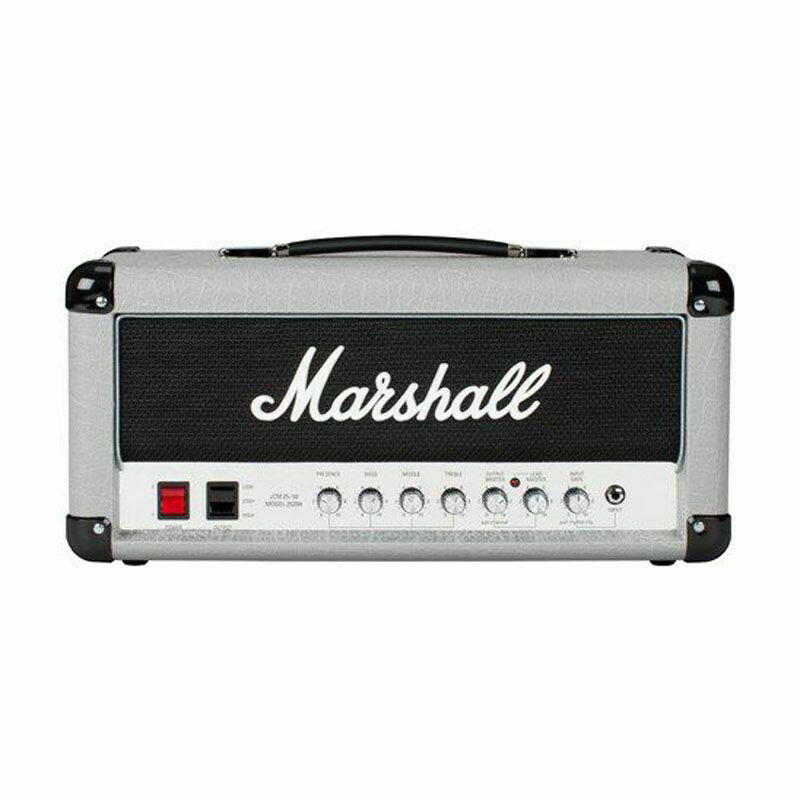 楽器種別：新品Marshall/Studio Series 商品一覧＞＞Marshall/新品 商品一覧＞＞ギターアンプ・ベースアンプ【110，000円〜210，000円】 商品一覧＞＞ギターアンプ/ヘッド/チューブ/Marshall 商品一覧＞＞安心してお買い物頂けるよう、ミニアンプもコンボアンプも丁寧梱包でお届けします！Marshall 2525H MINI JUBILEE（アンプ ヘッド マーシャル）商品説明1987年にジム・マーシャルがマーシャル社設立25周年と彼自身の音楽業界キャリア50周年を記念して発売した2555Silver Jubilee。あのSlashやJohn Fruscianteが使用していたことで有名で、今でも「最も理想的なマーシャルアンプの音」と称える人の多い名機中の名機です。その名機の復刻版2555Xが人気を博しておりますが、Jubilee シリーズのバリエーション（出力20W）モデルです。基本仕様はオリジナル100Watt モデル同様、プリ管にECC83、パワー管にEL34 を採用した2ch 仕様。出力切り替えスイッチも搭載し20Watt→5Watt へ切り替えることで、音量と独特のトーン変化をお楽しみ頂けます。■2チャンネル仕様■出力：20W■真空管：3 x ECC83、2 x EL34■重量：約10kg■サイズ(W×H×D)：510 x 232 x 220 mmイケベカテゴリ_ギターアンプ・ベースアンプ_ギターアンプ_ヘッド_チューブ_Marshall_Studio Series_新品 SW_Marshall_新品 JAN:5030463410813 登録日:2017/04/14 ギターアンプ マーシャル