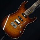 楽器種別：ユーズドエレキギター/Suhr Guitars 商品一覧＞＞エレキギター/Suhr Guitars/STANDARD 商品一覧＞＞エレキギター【310，000円〜590，000円】 商品一覧＞＞当店のギターは、出荷前に専門スタッフが検品・調整しているので安心です！Suhr Guitars 【USED】 Standard Chambered Limited 2003 (Honey Burst) 【SN.2003-50-28】商品説明もはや海外コンポーネントブランドのトップブランドといっても過言では無いSuhr Guitarから2003年に世界限定50本のみ生産されたStandard Cahmberdの美品中古が入荷！Suhrブランドが誕生した97年から5年を経過した2001年より発表が行われたLimited Edition。2001年にはP-90スタイルのピックアップを搭載し、バールメイプルトップが目を惹いたClassic-Tを、2002年にはチャンバード構造を持つCurve Arch Top Standardを続けて発表し、それを引き継いで登場したのがこのStandard-Chamberd Limited 2003。見事なまでの3/16 inchキルトトップを携えたボディーはSuhrの持つCNC 3Dルーターの技術を最大限利用したChamberd加工が施され、ルックスこそスタンダード念としながらもジャジーなトーンからリッチなドライブまでを網羅する、仕事人達のアルティメイトウエポンとなりえる完成度に仕上げられ登場しました！開設当初より採用していたBuzzy Feiten Tuning Sysytem、コンポーネントブランドとしていち早く採用したステンフレット、スムースなアーミングとクラシカルなトーンを実現し各ブランドこぞって使用したWilkinson VG-300には、より高い安定度を誇る為に実はSuhrならではの加工が施される等10年前の当時、最新にして拘り抜く事で現在の高い評価を得られる礎になっている事を知る事が出来るはずです！12フレットにはLimited Editionを象徴するOval Inalyが携えられたIndian Rose Woodにメイプルネック、アルダーボディーのクラッシックコンビネーションは、チャンバードボディー＆ダイレクトマウントのV60 LP＆DSVハムバッカーのコンビネーションが紡ぎ出す色褪せる事の無いリッチトーンを弾き出し、その現在においてももちろん即戦力となりえる実力は、常に最前線を走り続けるSuhrだからこそ成し得るトータルデザインです。当個体状態と致しましては、バックパネル欠品、全体的に細かい擦り傷や弾き傷、パーツのくすみや錆等御座いますが、美観を損ねるような打痕や深い傷は無い美品中古となっております。勿論電装系や演奏面も問題無く、フレットも凹み無く9割程度残っておりますのでガンガンお使い頂ける1本としてお迎え頂けます。現在もチェンバードのオプションは存在しておりますが、キルトトップの仕様と合わせると非常に高額となってしまいます。取り回しに優れたStandardボディシェイプですが、メイプルトップ、アルダーバック、メイプルネックと王道のスペックを採用することで、中空構造ながらもしっかりとした芯の有るサウンドキャラクターと、豊かなヴァイブレーションを感じることが出来る高品位な仕上がりは、多くの現場をこなすトップアーティスト達を支え続けるSuhr Guitarsだからこそ出来る、一級品のトータルバランスを実現しております。専用レザーケースも、皮剥がれや汚れは御座いますが、鮮やかなイエローの内生地が美しい特別仕様となっております。中古では中々出回らないレアな仕様となっておりますので、是非お見逃しの無い様！Weight≒3.14kg商品詳細Body : Quilt Maple Top ， Alder Back (Chambered)Neck : MapleProfile : '60s C Vintage Standard .810-.930 10-14RFingerboard : Indian RosewoodNo. of Frets : 22F (6105 SS)Scale Length : 25.5Pickups : JST V60's Single Coil LP / JST DSV HumbuckerControls : Vol，Tone，5wayTuner : Sperzel LockingBridge : Gotoh VG300ハードケース付属イケベカテゴリ_ギター_エレキギター_Suhr Guitars_STANDARD_ユーズド JAN:2500010121408 登録日:2023/11/06 エレキギター サー Shur