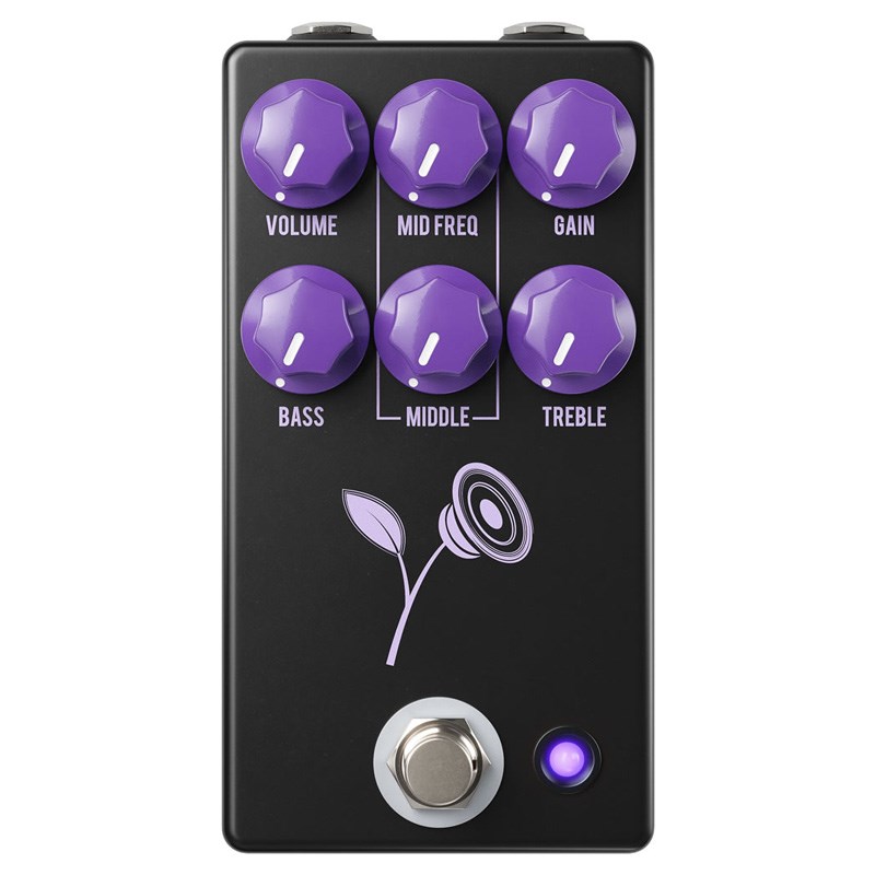 楽器種別：新品JHS Pedals/新品 商品一覧＞＞エフェクター【20，000円〜45，000円】 商品一覧＞＞ギター用エフェクター/歪み系/ディストーション/JHS Pedals 商品一覧＞＞安心してお買い物頂けるよう、コンパクトもマルチも丁寧梱包でお届けします！JHS Pedals 【先取り大特価セール】The Violet [BLACK]（ジェイエイチエスペダル）ディストーション商品説明The Violet Distortionは、Josh　Scottと影響力の大きいブラジルのギタリスト、Lari Basilioとの共同開発によって生まれた、新しいテイストのディストーション/オーバードライブです！このペダルを使えば、お気に入りのクリーン・アンプに新しく超柔軟なディストーション・チャンネルを追加するようなものです。ユニークな3バンドEQを設定したVioletは、他の人気ディスト ー ション・ペダ ルとは 一 線を画します。ミッドレンジ・コントロ ー ルをディストーション回路の前に配置することで、強力なプリアンプ・ディストーション・シェイピング・ツールを実現しました。このたった1つの設計上の選択により、Violetはオーバードライブから本格的なモダンディストーションまで、何百種類ものトーンを実現することができます。TrebleとBassコントロールは、ディストーション回路の後、より伝統的な位置に配置され、慣れ親しんだ、しかし非常に柔軟なポスト・ディストーション・シェイピングを提供します。また、Violetは他のオーバードライブ、ディストーション、ファズとのスタッキングにも優れており、2台目、または新たなメイン・ダート・デバイスとして、どんなリグにも完璧にフィットします。このペダルは、自分のギターに新しい声を与えたい人のためのものです。ギターが代弁してくれるのに、なぜ言葉が必要なのか？ Lari Basilio商品詳細Specifications・入出力端子：インプット、アウトプット・コントロール：VOLUME、GAIN、BASS、MIDDLE、MID FREQ、TREBLE・スイッチ：ON/OFF・電源：DC9V センターマイナスイケベカテゴリ_エフェクター_ギター用エフェクター_歪み系_ディストーション_JHS Pedals_新品 SW_JHS Pedals_新品 JAN:0650415212750 登録日:2024/11/16 エフェクター コンパクトエフェクター ストンプボックス