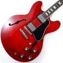 楽器種別：新品エレキギター/Gibson 商品一覧＞＞エレキギター/Gibson/ES Models | Full Acoustic Models 商品一覧＞＞エレキギター【300，000円〜570，000円】 商品一覧＞＞当店のギターは、出荷前に専門スタッフが検品・調整しているので安心です！Gibson ES-335 Figured (Sixties Cherry) SN.215330241【TOTE BAG PRESENT CAMPAIGN】商品説明揺らめく杢が美しいES-335 Figuredモデル！！セミアコの代名詞こと、ギブソンES-335の最新モデルが入荷致しました。トップ、バックにはAAAフィギュアード・メイプルを採用し、アンティーク・ナチュラルカラーと相俟って気品溢れる優雅な雰囲気を纏った逸品に仕上がっております。ネックにはマホガニー、指板はローズウッドを採用。ペグにはヴィンテージデラックス、ブリッジはABR-1、テイルピースはアルミ製を採用しております。サウンドの要であるピックアップには新しく開発された「Calibrated T-Type」ハムバッカーッカーを搭載。箱モノ独特の奥行きのある艶やかなクリーントーンは勿論、歪ませた際にもしっかりと芯の残るサウンドはジャンルを選ばずオールマイティに活躍してくれるます！箱モノの代名詞といっても過言ではないES-335！今も昔も多くのプレイヤーから愛される名器を是非お試し下さいませ！商品詳細＜SPEC＞BODY…3-ply AAA Figured Maple/Poplar/Maple Top， Back， & RimsNECK…Mahogany / Rounded CFINGERBOARD…Rosewood / 22FHARDWARE…NickelBRIDGE…ABR-1 & Aluminum StopbarMACHINEHEAD…Vintage Deluxe w/ Keystone ButtonsPICKUP…Calibrated T-Type， Rhythm (R) & Calibrated T-Type， Lead (T)CONTROL…2Volume-2Tone-3way Toggle SW (Hand-wired with Orange Drop Capacitors)Weight≒3.53kg専用ハードケース付属イケベカテゴリ_ギター_エレキギター_Gibson_ES Models | Full Acoustic Models_新品 JAN:4580568413611 登録日:2023/09/01 エレキギター ギブソン イーエス