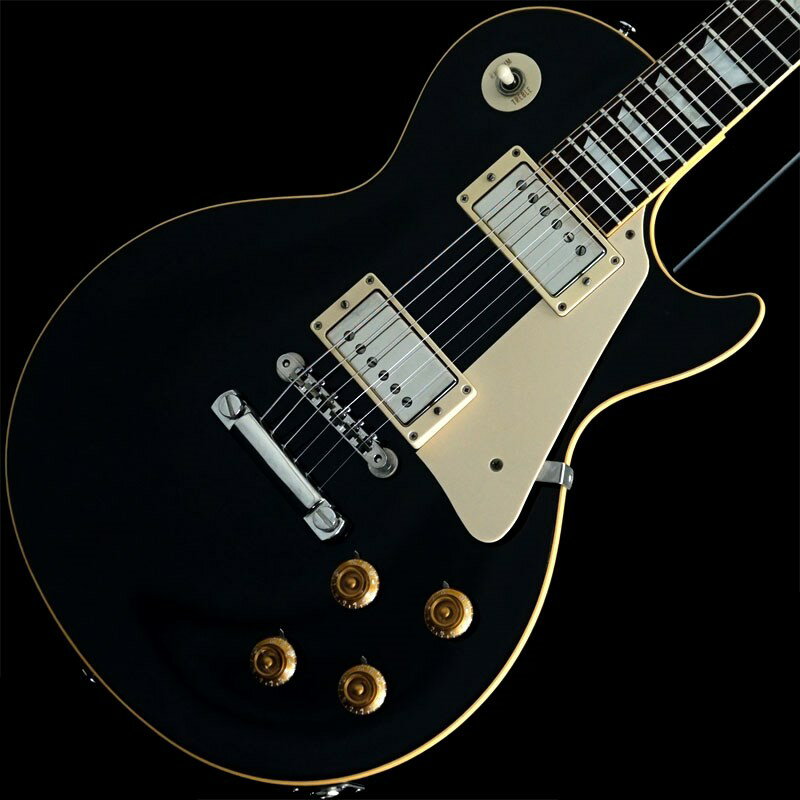 楽器種別：ユーズドエレキギター/Gibson 商品一覧＞＞エレキギター/Gibson/Custom Shop 商品一覧＞＞エレキギター【360，000円〜680，000円】 商品一覧＞＞当店のギターは、出荷前に専門スタッフが検品・調整しているので安心です！Gibson 【USED】 Custom Shop Chambered 1957 Les Paul Standard Reissue Gloss (Oxblood) 【SN.CR77033】商品説明今となっては稀少スペックのチェンバー構造採用1957ヒストリック！レアカラー「Oxblood」を纏った中古品が入荷！こちらは人気があるのに生産数が少ないオックスブラッドカラーにフィニッシュされており、エボニーカラーよりも赤みが有る非常に雰囲気の有る1本です。重量もチェンバー構造のためレスポールとしては軽量な3.58kg程で、取り回し良く長時間のプレイでもスムースに対応してくれます。さらにボディのチェンバー部分が生鳴りを増幅するためか、強くストロークすれば鋭くエッジの効いたサウンドが、優しく弾けばふくよかで柔らかいサウンドがより如実に表現されます。当個体状態と致しましては、ボディサイド、トップに打痕、指板サイドのクリアー剥がれの他、全体的に細かい擦り傷や弾き傷、パーツのくすみや錆は御座いますが、電装系や演奏面には問題の無いプレイヤーズコンディションとなっております。ネックコンディションも問題無く、フレットも凹み無く6割程度残っておりますのでガンガンお使い頂ける1本としてお迎え頂けます。今では探しても中々出てこないチェンバー仕様に、レアカラーのOxbloodともなればもう激レアも激レアです！是非お見逃しの無い様！Weight≒3.58kg商品詳細BODY : Carved Plain Maple Top Chambered Mahogany BackNECK : 1-Piece Mahogany w/Long Neck TenonFingerboard : 22frets Rosewood / Vintage Trapezoid InlaysProfile : Early 50s RoundedScale length / Nut width : 24 3/4 ; 1 11/16Pickups: Burstbucker type1(R) & type2(T)Controls: 2 Volume， 2 Tone， 3-Way SwitchBridge / Tailpiece : ABR-1 / Aluminum stopbarHard ware color: Nickelハードケース付属イケベカテゴリ_ギター_エレキギター_Gibson_Custom Shop_ユーズド JAN:2500010135306 登録日:2023/11/06 エレキギター ギブソン カスタムショップ