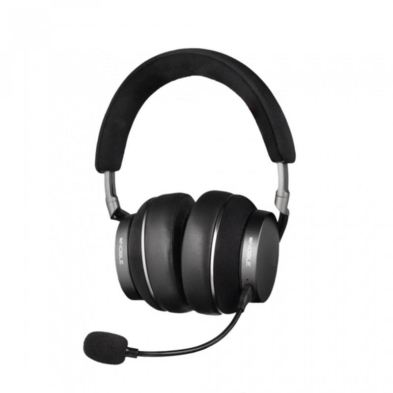楽器種別：新品Noble Audio/新品 商品一覧＞＞レコーディング【60，000円〜115，000円】 商品一覧＞＞ヘッドフォン・イヤフォン/ワイヤレスヘッドフォン/Noble Audio 商品一覧＞＞パワーレックは、専門スタッフに気軽に相談できる渋谷発のDTM・レコーディング機材専門フロアです。Noble Audio FoKus Apollo (フォーカスアポロ)(ワイヤレスヘッドホン)(ノーブルオーディオ)(ヘッドセット)(ハイブリッド型)(2ドライバー)(密閉型)(ノイズキャンセリング搭載)(Bluetooth)(有線接続可能)(NBA-FOKUS...商品説明【製品の特長】【Where Innovation Meets Pure Sound】ダイナミックとプラナーマグネティックのハイブリッドドライバー搭載音楽やゲームなどシーンを選ばない無線/有線両対応ANC搭載ワイヤレスヘッドホン『FoKus Apollo』（フォーカス・アポロ）は、ハイブリッドドライバー構成の採用、音楽・ゲームなどシーンを選ばない無線/有線両対応、ANC搭載などトップクラスの機能を多数備えた革新と純粋な音が融合するハイエンドモデルとなるワイヤレスヘッドホンです。●【Where Innovation Meets Pure Sound】革新と純粋な音の融合FoKus Apolloは、独自のハイブリッドドライバーを採用したNoble初のBluetoothヘッドホンです。技術面とデザイン面の両方で画期的な製品として、卓越した音質調整と快適な装着感を提供します。同軸上に配置された低音域に優れる40mmダイナミックドライバーと高音域に優れる14.5mmプラナーマグネティックドライバーのハイブリッド構成を採用。両方を組み合わせることにより音場を広げ、音のディテールを豊かにし、そしてWizardことDr. Johnがチューニングを行い、全てのユーザーにHi-Fiオーディオ音質体験を提供します。BlutoothコーデックはSBC、AACに加えaptX、aptX HD、LDACに対応します。●高級感と実用性を兼ね備えた外観デザインアルマイト加工されたアルミフレームは軽量で耐久性があり、ヘッドバンドに使用しているイタリア製アルカンターラは柔らかく快適で高級感があります。イヤーパッドに使用しているラムレザーの質感を再現した人工プロテインレザーは、ファッショナブルで快適、耐久性も高く、低音の迫力を強化します。メモリーフォームは通気性が良く、長時間の装着でも蒸れにくい設計です。●ハイブリッドANCと外音取込モードApolloはBluetooth 5.3、マルチポイント接続に対応しています。そしてQCC3084チップセットと統合型ADIチップ、左右各3つのマイクによって最大-35dBのノイズリダクションを行うハイブリッドANC（アクティブ・ノイズ・キャンセリング）を搭載しています。また、外音取込モードにも対応します。ハイブリッドANCは、ヘッドホンの内側と外側の両方に設置されたノイズキャンセルマイクを用いて周囲の騒音を打ち消すアクティブ・ノイズ・キャンセリングの一種です。フィードフォワード方式とフィードバック方式のANCの利点を組み合わせることで、より迅速な騒音検知とより精密なノイズキャンセリングを実現します。●超長時間バッテリーApolloは超長時間使用が可能なバッテリーを搭載しています。音量50%時、ANCオフで最大80時間、ANCオンで最大60時間の音楽再生が可能です。●着脱式ブームマイクとマルチマイクシステムApolloはcVc 8.0ノイズキャンセリング対応の本体通話用マイクや着脱式ブームマイクを使用した高品質音声通話が可能です。普段の通話では本体マイクで、ゲームやリモート会議などではより音声指示の明瞭さを確保できるブームマイクを使用するなどシーンによって使い分けができます。本体マイクやブームマイクは、本体のミュートスイッチで簡単にミュートすることが可能です。●ワイヤード接続とANCも使用可能なゼロレイテンシーゲームモードApolloは、付属の3.5mmプラグのオーディオケーブルで有線接続が可能です。電源をオフにしたままでも使用できるため、万一バッテリー切れの場合でも安心して使用できます。またApolloは、付属のUSB-Cケーブルを使用したゼロレイテンシーゲームモードを搭載しています。USB-C接続時には、ANCなどの機能が使用できるため、ゲーミング用途などでも高性能を発揮します。※3.5mmオーディオケーブルを使用して電源オフの状態で使用する場合、バッテリーは消耗しませんが、ANCやボリュームコントロールなどの機能は使用できません。※USB-C入力で使用する場合、本体の電源をオンにする必要があります。●専用スマートフォンアプリとセミハードキャリングケース独自のコントロールアプリ「Noble FoKus」（iOS/Android）に対応しています。EQの設定やファームウェアアップデートなどを行うことが可能です。また、Apolloには持ち運びに便利なEVA樹脂製セミハードタイプのキャリングケースが付属します。【製品の仕様】ドライバー ハイブリッド型ドライバー数 1DD+1PD（平面） / （片側）2ドライバードライバー構成 40mmダイナミックドライバー×114.5mmプラナーマグネティックドライバー×1形式 密閉型周波数特性 10Hz ? 40KHz感度 99dB @1kHzインピーダンス 32Ω出力 20mWサイズ（mm） H：約195mm × W：約170mm × D：約85mm重量 約327g素材 陽極酸化アルミニウムフレームメモリーフォームプロテインレザー製イヤーパッドアルカンターラ製ヘッドバンド付属品 EVA樹脂製セミハードキャリングケース、アクセサリーポーチ、着脱式ブームマイク、USBオーディオ&充電用USBケーブル（USB C to USB C / 約120cm）、有線接続用ケーブル（3.5mm4極ストレート to 3.5mm4極ストレート / 約120cm）、3.5mm to 6.35mm変換プラグ、フライトアダプター、3.5mm to 4.4mm変換プラグ（バランス接続非対応）メーカー保証 本体1年 / 付属品90日ハードウェア チップ QCC 3084cVcノイズキャンセリング技術 CVC 8.0自動電源オン 非対応自動電源オフ 対応Bluetooth Bluetoothバージョン 5.3Bluetoothプロファイル A2DP / AVRCP / HFP / HSP / SPPオーディオコーデック SBC / AAC / aptX HD / LDACマルチペアリング 対応マルチポイント 対応動作範囲 約10m認証 FCC， TELEC， CE， RCM， BQB， SRRC， KC， ROHS 他バッテリー バッテリー容量 1，000mAhバッテリータイプ リチウムポリマー音楽再生時間 約60時間 (ANCオン) / 約80時間 (ANCオフ)充電時間 約3時間待機時間 約1，000時間充電ポート Type-Cノイズキャンセリング 外音取り込み 対応ANC (アクティブ・ノイズ・キャンセリング) 対応アプリ アプリケーションサポート 対応 (「Noble FoKus」カスタマイズ可能なアプリ)OTAアップデート 対応EQ設定 対応オーディオコーデック表示 デバイスにより異なるアプリの多言語対応 対応イケベカテゴリ_レコーディング_ヘッドフォン・イヤフォン_ワイヤレスヘッドフォン_Noble Audio_新品 SW_Noble Audio_新品 JAN:0699838541788 登録日:2026/07/16 ノーブルオーディオ