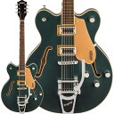 楽器種別：新品エレキギター/GRETSCH 商品一覧＞＞エレキギター/GRETSCH/Electromatic 商品一覧＞＞エレキギター【95，000円〜185，000円】 商品一覧＞＞当店のギターは、出荷前に専門スタッフが検品・調整しているので安心です！GRETSCH G5622T Electromatic Center Block Double-Cut with Bigsby (Cadillac Green/Laurel)商品説明Electromatic Center Block ギターは、ピュアでパワフルなグレッチサウンドを大音量で存分にお楽しみいただけるモデルです。G5622T Electromatic Center Block with Bigsby は、ダブルカッタウェイのメイプルボディに、ダイナミックなレゾナンス、ハイゲインパワー、軽量で優れた弾き心地を実現するチェンバードスプルースをセンターブロックに採用しています。2基のBlack Top Broad’Tron ハムバッカーはダイナミックで明瞭なトーンとともにキメの細かいハイエンドを奏で、サウンドにパンチを与えます。トレブルブリード回路付きマスターボリューム、マスタートーン、ブリッジとネックピックアップの独自ボリュームコントロール、3ポジションのピックアップトグルスイッチといったコントロール類により、そのパワフルなサウンドをフレキシブルにデザインすることができます。その他、固定式Adjusto-Matic ブリッジ、Bigsby B70 ヴィブラートテイルピース、Graph Tech NuBone ナット、Gアローノブなどの特徴を備えています。G5622T は全モデル、エイジドホワイトカラーのボディバインディングにマルチプライのパーフリング、ニッケルハードウェアを採用しています。※製品仕様は予告なく変更となる場合があります。予めご了承ください。※画像はサンプルです。商品の特性上、木目や色合いは1本1本毎に異なり、お選び頂くことは出来ません事、予めご了承下さいませ。商品詳細NeckNECK MATERIAL:MapleNECK SHAPE:Thin UNECK FINISH:GlossNECK CONSTRUCTION:Set-NeckFINGERBOARD RADIUS:12 inch (305 mm)FINGERBOARD MATERIAL:LaurelPOSITION INLAYS:Pearloid Neo-Classic ThumbnailNUMBER OF FRETS:22STRING NUT:Graph Tech NuBoneNUT WIDTH:1.685 inch (42.8 mm)NUT MATERIAL:Graph Tech NuBoneBodyBODY:Arched Laminated MapleBODY FINISH:GlossBODY SHAPE:Center BlockBODY MATERIAL:Laminated MapleHardwareBRIDGE:Anchored Adjusto-MaticPICKUP COVERS:NickelCONTROL KNOBS:G-ArrowSWITCH TIP:NickelHARDWARE FINISH:NickelTUNING MACHINES:Die-Cast SealedSTRINGS:Nickel Plated Steel (.010-.046 Gauges)STRAP BUTTONS:Knurled Strap Retainer KnobsElectronicsBRIDGE PICKUP:Black Top Broad’TronNECK PICKUP:Black Top Broad’TronPICKUP CONFIGURATION:Broad’Tron / Broad’TronCONTROLS:Volume 1. (Neck Pickup)， Volume 2. (Bridge Pickup)， Master Volume， Master ToneSWITCHING:3-Position Toggle: Position 1. Bridge Pickup， Position 2. Bridge and Neck Pickups， Position 3. Neck Pickupソフトケース付属イケベカテゴリ_ギター_エレキギター_GRETSCH_Electromatic_新品 JAN:0717669887216 登録日:2024/03/29 エレキギター グレッチ エレクトロマチック エレクトロマティック エレマチ