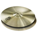 楽器種別：新品シンバル/PAiSTe 商品一覧＞＞シンバル/PAiSTe/Giant Beat 商品一覧＞＞シンバル【35，000円〜70，000円】 商品一覧＞＞安心してお買い物頂けるよう、スネアもシンバルも丁寧梱包でお届けします！PAiSTe Giant Beat HiHat 15 pair商品説明【復刻 / 現代に蘇った伝説の60年代サウンド：Giant Beat】＜Giant Beat＞パイステシンバルの歴史を語るには欠かせない、1950年代から60年代への画期的なシンバル革命。アコースティックミュージックの1950年代には、いわゆるB20ブロンズ材のシンバルサウンドが世界を制覇していました。しかし、1960年代に入り、ロックンロールを基本にしたエレクトリックなサウンドがヨーロッパから世界に発信され、世界はロック時代の幕開けを迎えることになりました。1963年頃からパイステはCuSn8青銅合金による開発を始め、1967年に画期的なシンバルを世にデビューさせました。これが現代にも語り継がれるビッグアーティストのサウンドを支えた「ジャイ アント・ビート」シリーズで、「移民の歌」「Good Times Bad Times」などのBONZOファンクリズムとサウンドを生み出し、「2002」シリーズのルーツとなりました。2005年、今でも活躍する1960年代アーティストや、そのサウンドを継承する若いミュージシャンから熱望されていたサウンドが復刻されました。＜HiHat 15＞ミドルレンジのふくよかなサウンドに、パイステCuSn8青銅合金材特有の抜けの良いツブ立ちが加味されたモデル。※画像はイメージです。※ジャイアントビートは、薄くて軽いウェイトで作られているデリケートなシンバルです。奏法によってはシンバル自体に負担がかかることがございますのでご注意下さい。イケベカテゴリ_ドラム_シンバル_PAiSTe_Giant Beat_新品 JAN:0697643104914 登録日:2009/09/29 シンバル パイステ ジャイアントビート