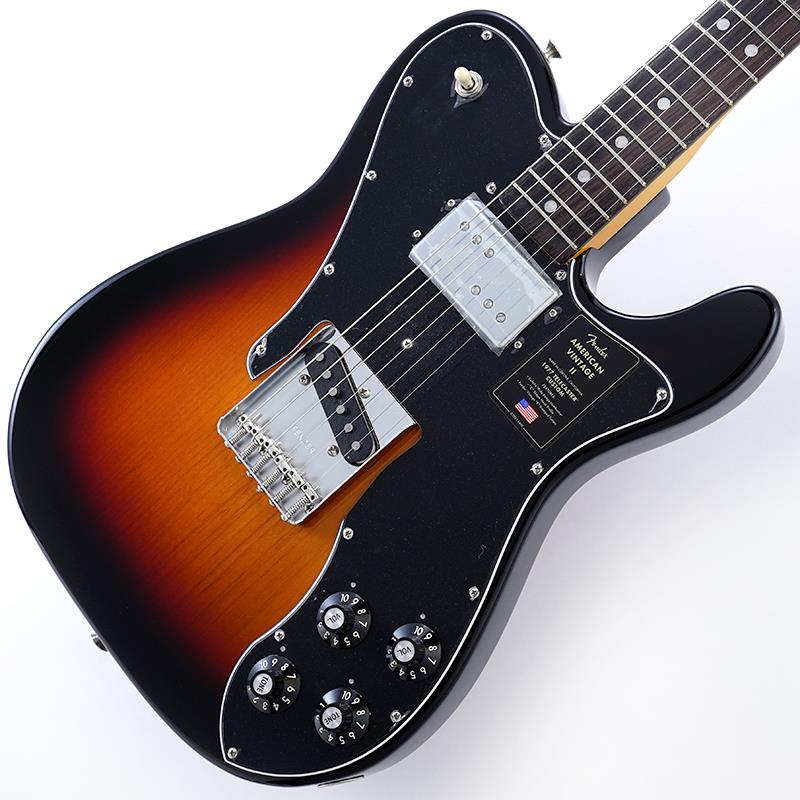 楽器種別：新品Fender USA/American Vintage II 商品一覧＞＞Fender USA/新品 商品一覧＞＞エレキギター【270，000円〜505，000円】 商品一覧＞＞TLタイプ/Fender USA 商品一覧＞＞当店のギターは、出荷前に専門スタッフが検品・調整しているので安心です！Fender USA American Vintage II 1977 Telecaster Custom (3-Color Sunburst/Rosewood) 【The Spring Summer 2026 Campaign】商品説明【The Spring Summer 2026 Campaign】キャンペーン対象製品購入期間に、Fender MADE IN USA 製品全モデル、California アコースティック製品全モデル（ウクレレを除く）、Made in Japan Hybrid II 2026 Collection 全モデルをご購入＆ご応募いただいたお客様全員に、スペシャルギフトをプレゼント！※キャンペーンはご購入後お客様からお申込みいただく必要がございます。詳しくは下記をご参照下さい。※ご予約商品等キャンペーン期間後にお届けとなる商品はキャンペーン対象外となりますので予めご了承下さい。■対象製品Fender USA 全モデルCALIFORNIA アコースティック製品全モデル（ウクレレを除く）Made in Japan Hybrid II 2026 Collection 全モデル■キャンペーン期間対象製品購入期間：2026年4月29日（水・祝）〜 2026年7月31日（金）応募受付期間：2026年4月29日（水・祝）〜 2026年8月11日（火・祝）■プレゼント賞品：Fender USA 全シリーズ：ギグバッグFE620（ギター）またはFB620（ベース）California アコースティック製品全モデル（ウクレレを除く）：Fender Monogrammed ストラップ + Player Electric /Acoustic カポタストMade in Japan Hybrid II 2026 Collection シリーズ：Mini Tech Kit(メンテナンス用ツールキット)詳しい応募方法などは【The Spring Summer Campaign 2026応募フォーム】でご検索下さい。※アウトレット品、中古品は対象外となりますのであらかじめご了承ください。--------------------------------------------------------------American Vintage II SeriesAmerican Vintage IIは、音楽の歴史を変えた革新的なエレクトリックギターとベースを、極めて正確に再現したシリーズです。当時の仕様を忠実に反映したボディシェイプ、ネック、ハードウェア構成、プレミアムなフィニッシュ、そして年代別にヴォイシングされ細部にまでこだわり抜いたピックアップを搭載し、本物のFenderクラフトマンシップとトーンのエッセンスを凝縮した一本です。Telecaster Customは、フェンダーが初めてハムバッカーを採用したモデルの1つです。American Vintage II 1977 Telecaster Customは、アッパーホーンに配置された3ウェイトグルスイッチ、スタイリッシュなピックガードに取り付けられたデュアルボリューム＆トーンコントロールを特徴としています。American Vintage II 1977 Telecaster Customは、オリジナルの真髄とも言えるトーンとフィーリングを再現しています。このTelecaster Customは、ネックポジションにWide Rangeハムバッカー、ブリッジポジションにPure Vintage ‘77 Single-Coil Teleピックアップを搭載しています。本格的なWide Rangeハムバッカーを作るために、1981年以来生産されていなかったCuNiFeマグネットをオリジナルのサウンドを再現するために不可欠な要素として復活させました。American Vintage II 1977 Telecaster Customは、1977 Cシェイプの密度の高いメイプルネックに21本のヴィンテージトールフレットを配した7.25インチラジアスのメイプルまたはローズウッド指板を採用し、まるで1977年に舞い戻ったかのような、当時の楽器の演奏性を彷彿させます。その他、6つのスロテッドスチールバレルサドルを備えたTeleブリッジ、Fロゴチューナー、ヘッドに配置された便利なBulletスタイルトラスロッドナット、Micro-Tilt付きの3ボルト式ネックプレートなどを装備しています。American Vintage IIは、フェンダーの礎を築いたギターとベースを忠実に復刻している、ヴィンテージフェンダーのトーンとフィーリングを愛するプレイヤーへ向けたシリーズです。音楽の歴史を作り上げてきたギターとベースを、現代の技術で蘇らせています。※画像はサンプルです。製品の特性上、杢目、色合いは個体ごとに異なります。商品詳細Series: American Vintage IIBody Material: AlderBody Finish: Gloss PolyurethaneNeck: Maple， 1977 CNeck Finish: Gloss PolyurethaneFingerboard: Round-Laminated Rosewood， 7.25 (184.1 mm)Frets: 21， Vintage TallPosition Inlays: White Pearloid Dot - 7 mmNut (Material/Width): Bone， 1.650 (42 mm)Tuning Machines: Pure Vintage Fender F StampedScale Length: 25.5 (64.77 cm)Bridge: Pure Vintage 6-Saddle Tele with Slotted Steel Barrel SaddlesPickguard: 3-Ply Black/White/BlackPickups:Pure Vintage ‘77 Single-Coil Tele (Bridge)Authentic CuNiFe Wide-Range Humbucking (Neck)Pickup Switching: 3-Position Toggle:Position 1. Bridge PickupPosition 2. Bridge and Neck PickupsPosition 3. Neck PickupControls: Volume 1. (Neck Pickup)， Volume 2. (Bridge Pickup)， Tone 1. (Neck Pickup)， Tone 2. (Bridge Pickup)Control Knobs: Skirted Black Plastic with Numbered IndicatorsHardware Finish: Nickel/ChromeStrings: Fender USA 250R Nickel Plated Steel (.010-.046 Gauges)， PN 0730250406Case/Gig Bag: Vintage-Style Black (Orange Interior)イケベカテゴリ_エレキギター_TLタイプ_Fender USA_American Vintage II_新品 SW_Fender USA_新品 JAN:0197955136783 登録日:2026/06/19 フェンダー アメリカンヴィンテージ
