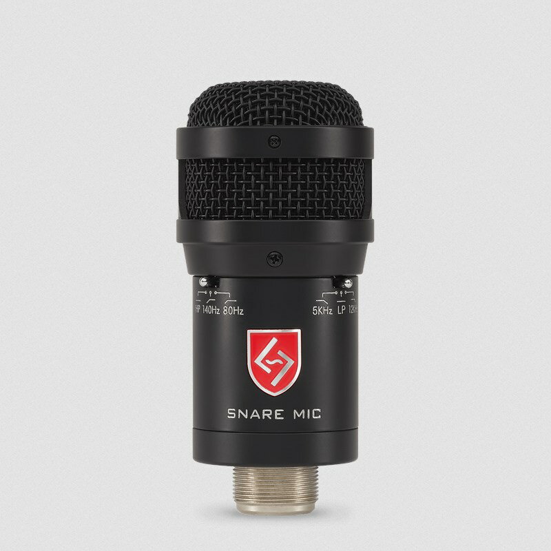 楽器種別：新品Lauten Audio/新品 商品一覧＞＞レコーディング【50，000円〜100，000円】 商品一覧＞＞マイク/コンデンサーマイク/Lauten Audio 商品一覧＞＞レコーディング機器買うなら、当店で！専門スタッフが迅速丁寧に対応します！Lauten Audio SNARE MIC商品説明スネアドラム用エンドアドレス圧力勾配FETコンデンサーマイクSNARE MICは4.2インチのFETコンデンサー・マイクロホンで、プレイヤー、スネアのタイプ、場所に関係なく、あらゆる状況で最高のスネア・ドラム・サウンドを捉えるよう設計されたモデルです。スネア・マイク1本で、スネア・ドラムのフル全てのサウンドを捉えることが可能で、適切な位置に設置することで、トップヘッドを通してボトムスネアの音を捉えることも可能です。オンボード・サウンド・シェイピング機能を搭載し、本体の全音域を最適にコントロール可能。また、スネアドラムのインパクト、ボディ、音色を確実に捉えつつも、最大28dBのオフアクシスの外音を除去します。さらに防カビ・ダストフィルター付きのソリッド・ブラス・ヘッドフレームが、ステージやスタジオでの衝撃やホコリからマイクを守ります。■仕様指向性：カーディオイド周波数特性：20Hz〜20KHzダイナミック・レンジ：135dB以上インピーダンス：＜ 150ΩMax. SPL：＞135DB (0.5%THD@1000Hz)セルフ・ノイズ・レベル：＜ 15dB(A)SN比：79dB感度：-51dBV/Pa (0dB=1V/Pa 1KHz)端子：3ピン標準XLR電源：+48Vファンタム電源対応寸法：109 x 50mm(マイクのみ) / 112 x 71mm(マウントを含む)重量：約309g(マイクのみ) / 約407g(マウントを含む)イケベカテゴリ_レコーディング_マイク_コンデンサーマイク_Lauten Audio_新品 SW_Lauten Audio_新品 JAN:0641752949904 登録日:2024/08/05 LAUTENAUDIO LAUTEN ローテンオーディオ ローテン