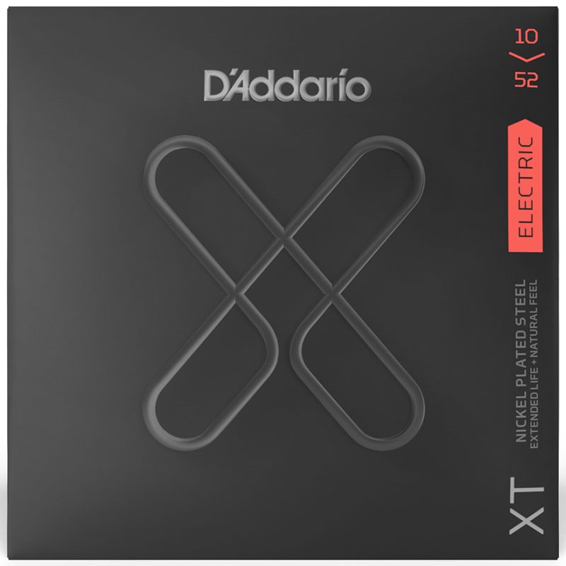 楽器種別：新品D’Addario/新品 商品一覧＞＞楽器アクセサリ【〜5，000円】 商品一覧＞＞弦/エレキギター弦/D’Addario 商品一覧＞＞品揃え豊富な当店なら弦、パーツ、ケーブルなどのアクセサリーがまとめて揃います！D’Addario XTE1052 XT Nickel Light Top/Heavy Bottom (.010-.052)商品説明D’Addario XT SeriesEXL、EXP、そしてNYXLとギター弦を進化させてきたD’Addarioから、最新のコーティング弦『XT』が誕生しました。 D’Addario社では、独自の最新コーティング・テクノロジーとこれまでに開発してきたNYSteelといった素材やFusion Twistsのような革新的要素を組み合わせ、実現が難しいと言われてきたノンコーティング弦のようなナチュラルなトーンと タッチフィーリングを併せ持ったロングライフの弦の開発に取り組んできました。XTシリーズは、独自のコーティング・テクノロジーによってハイカーボン・スチールを芯線とした巻弦とプレーン弦の全てに コーティングを施したことでかつてない長寿命化を実現し、強度、ピッチ安定性、耐腐食性においてこれまでのコーティング弦にはなかった 高いパフォーマンスを誇る弦がついに完成しました。＜ナチュラルなトーン＞ノンコーティング弦の倍音と同じくらい長く明瞭なトーンを奏でます。＜抜群のピッチ安定性＞従来の弦に比べ131％もチューニングの安定性が向上しました。＜ピッキング時の強度向上＞強度テストにより最大で42%も強度がアップし切れにくくなりました。商品詳細XTE1052 Light Top/Heavy Bottom1st:0.0102st:0.0133st:0.0174st:0.0305st:0.0426st:0.052イケベカテゴリ_楽器アクセサリ_弦_エレキギター弦_D’Addario_新品 SW_D’Addario_新品 JAN:0019954308933 登録日:2019/10/18 エレキギター弦 ギター弦 エレキ弦 ダダリオ