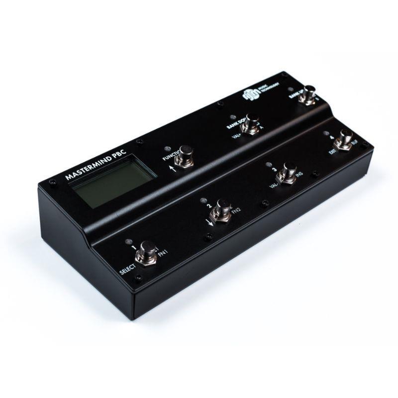 楽器種別：新品RJM/新品 商品一覧＞＞エフェクター【125，000円〜235，000円】 商品一覧＞＞ラインセレクター・フットスイッチ/MIDIフットコントローラー/RJM 商品一覧＞＞安心してお買い物頂けるよう、コンパクトもマルチも丁寧梱包でお届けします！RJM Mastermind PBC/6X MIDIスイッチャー フットコントローラー ()商品説明Mastermind PBC/6Xはコンパクトなサイズで6 Loop（拡張11 Loop）と強力なMIDI機能を搭載したスイッチングシステムです。近年主流になりつつあるLoopの順番をPresetに毎に入れ替え可能な「Loop Order」機能も備えており音作りの可能性を無限に広げます。内蔵されるBUFFERのオンオフもPreset毎に設定することができ、BUFFERと相性の悪いFUZZやWAH等のペダルとの組み合わせにも対応します。外部機材との連携も抜群です。アンプのCH制御等に必要なコントロール端子も備えており2系統のラッチ・アンラッチ信号を送信ができます。専用のエディターソフト（RJM社より無償で提供）を使用すればMIDIの細かい設定も容易に行うことができます。その他にもTUNERも搭載、各PresetのインジケーターのLEDの表示カラーを変更できたりとコンパクトながら高機能な仕様となっています。本機にはMIDI端子は一つのみですがMIDI INとOUTの両方に対応しています。MIDI INを使うことにより今お使いのシステムの拡張Loopとしてもご使用いただけます。【Loop拡張機能（Split Monoモート゛）に関して】Mastermind PBC/6XのLoop4から6とインサートはステレオ接続に対応しております。Split Monoモート゛を用いることて゛これらのステレオルーフ゜をそれそ゛れ2つのモノラルルーフ゜として使用することが可能て゛す。またSplit Monoモート゛のOn/Offは対応するルーフ゜に対して個別に設定することも可能て゛す。Split Monoモート゛て゛作られるルーフ゜は下記の通りて゛す●Loop4 をSplit Mono Onにした場合 ? Loop7●Loop5 をSplit Mono Onにした場合 ? Loop8●Loop6 をSplit Mono Onにした場合 ? Loop9●Insert1 をSplit Mono Onにした場合 ? Insert2※Insert1/Insert2を含め合計11Loopとなります。イケベカテゴリ_エフェクター_ラインセレクター・フットスイッチ_MIDIフットコントローラー_RJM_新品 SW_RJM_新品 JAN:4589809935103 登録日:2025/12/17 フットコントローラー