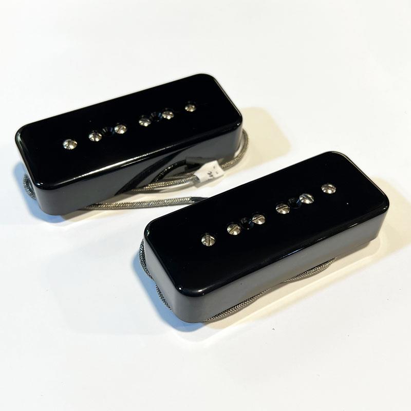 楽器種別：新品Lindy Fralin/新品 商品一覧＞＞楽器アクセサリ【30，000円〜60，000円】 商品一覧＞＞ピックアップ/エレキギター用ピックアップ/Lindy Fralin 商品一覧＞＞品揃え豊富な当店なら弦、パーツ、ケーブルなどのアクセサリーがまとめて揃います！Lindy Fralin P90 Soapbar Cover(Black) 【安心の正規輸入品】商品説明明瞭さ、歯切れの良いミッドレンジが特徴的なヴィンテージサウンドを奏でます！クリアな低音域、パーカッシブは高音域を兼ねそろえたこのピックアップは、どのようなギターや音楽スタイルを演奏していてもきっとあなたのインスピレーションを掻き立ててくれることをお約束します。Wire:USA-Made 42-Gauge Plain EnamelMagnet:USA-Made Alnico 4 Bar MagnetsDCR :Neck/7.5kΩ，Bridge/8.0kΩイケベカテゴリ_楽器アクセサリ_ピックアップ_エレキギター用ピックアップ_Lindy Fralin_新品 SW_Lindy Fralin_新品 登録日:2026/08/28 ピックアップ